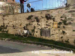 location d'objets boites aux lettres PTT pour le cinéma, la  télévision clip vidéo
