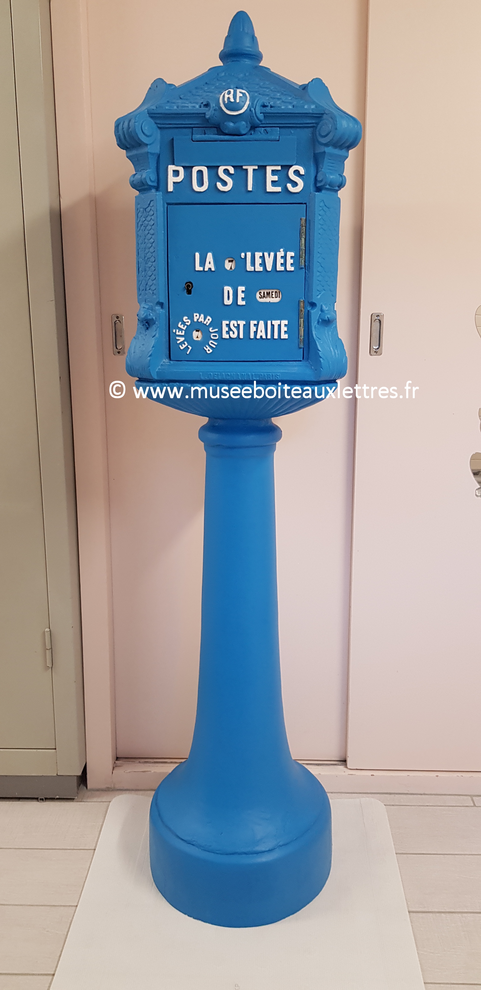 boite aux lettres delachanal mougeotte sur colonne pour faire une urne mariage