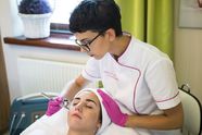 Que-faire-pour-devenir-une-estheticienne-professionnelle