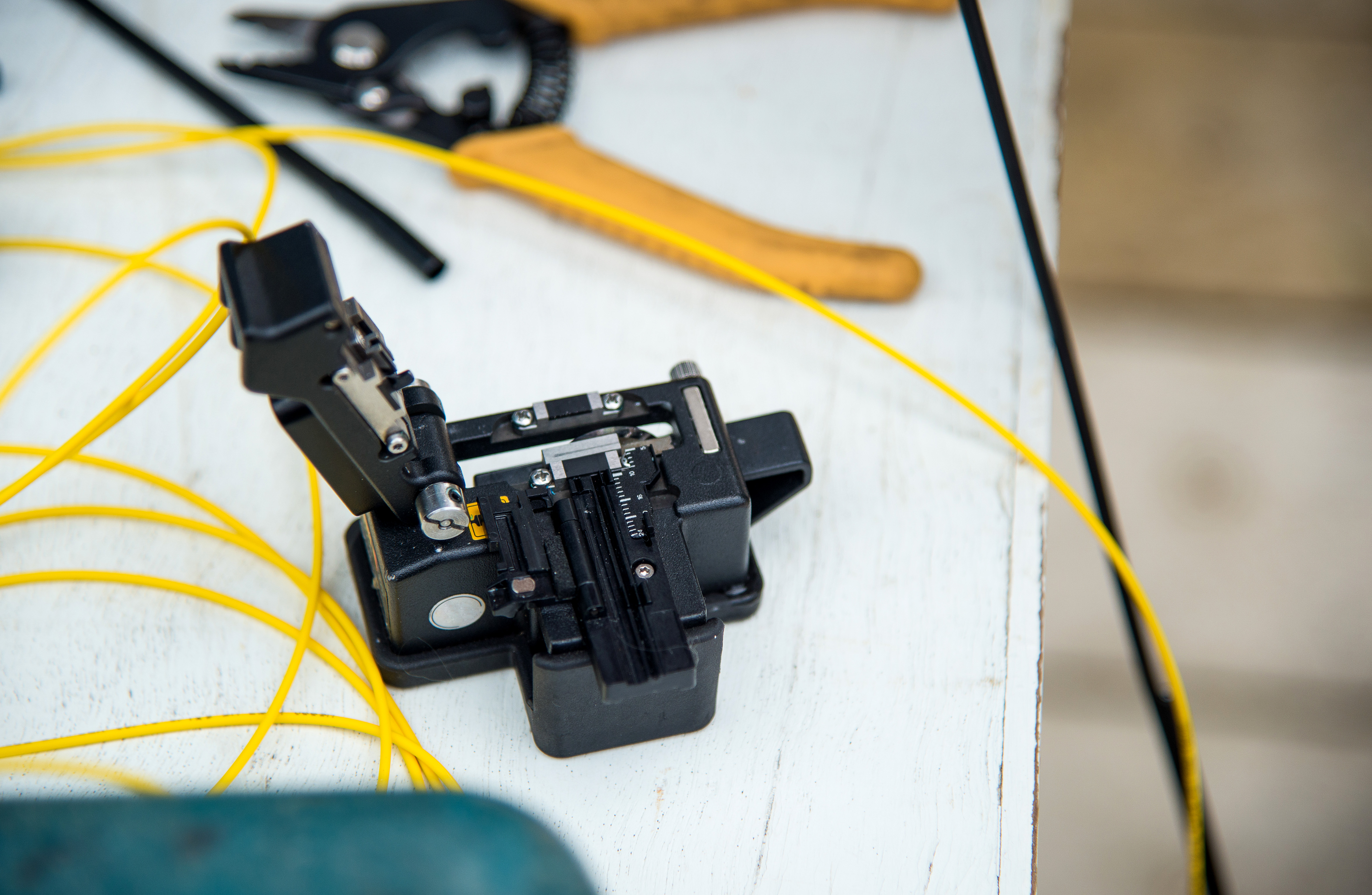 Cleaver optic fiber with pliers on white table 2021 08 26 17 53 43 utc