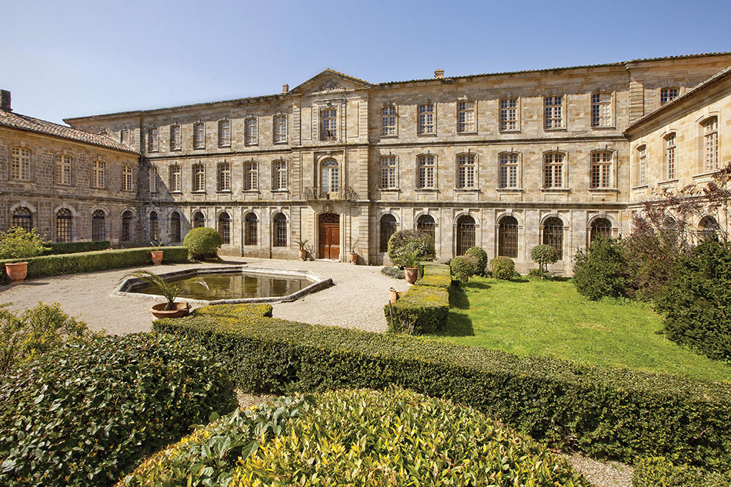 CASSANv-vue-Jardin-Cloitre