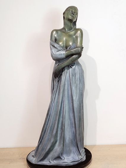 Bronze patiné "drapée" de Marie-Paule Deville Chabrolle - exclusivité Art & Bronze