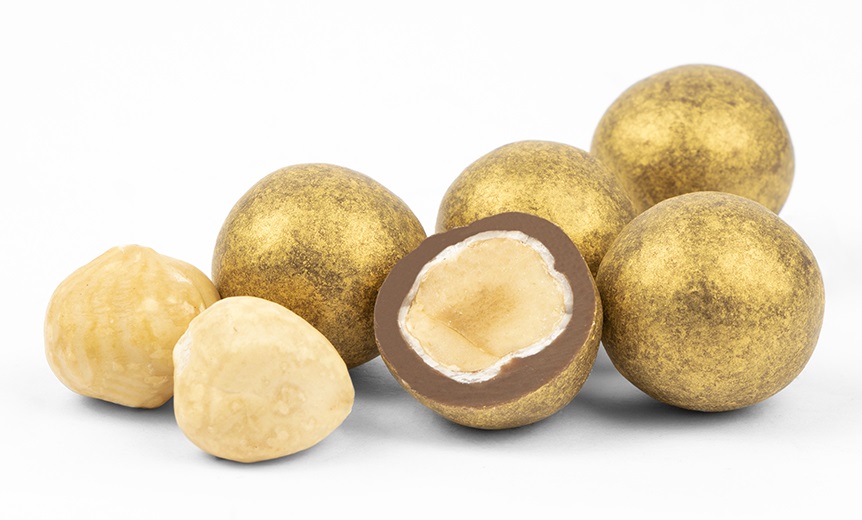 Caramelized-toasted-Piedmont-hazelnuts-Tonda-Gentile-with-milk-chocolate-gold-powder-2