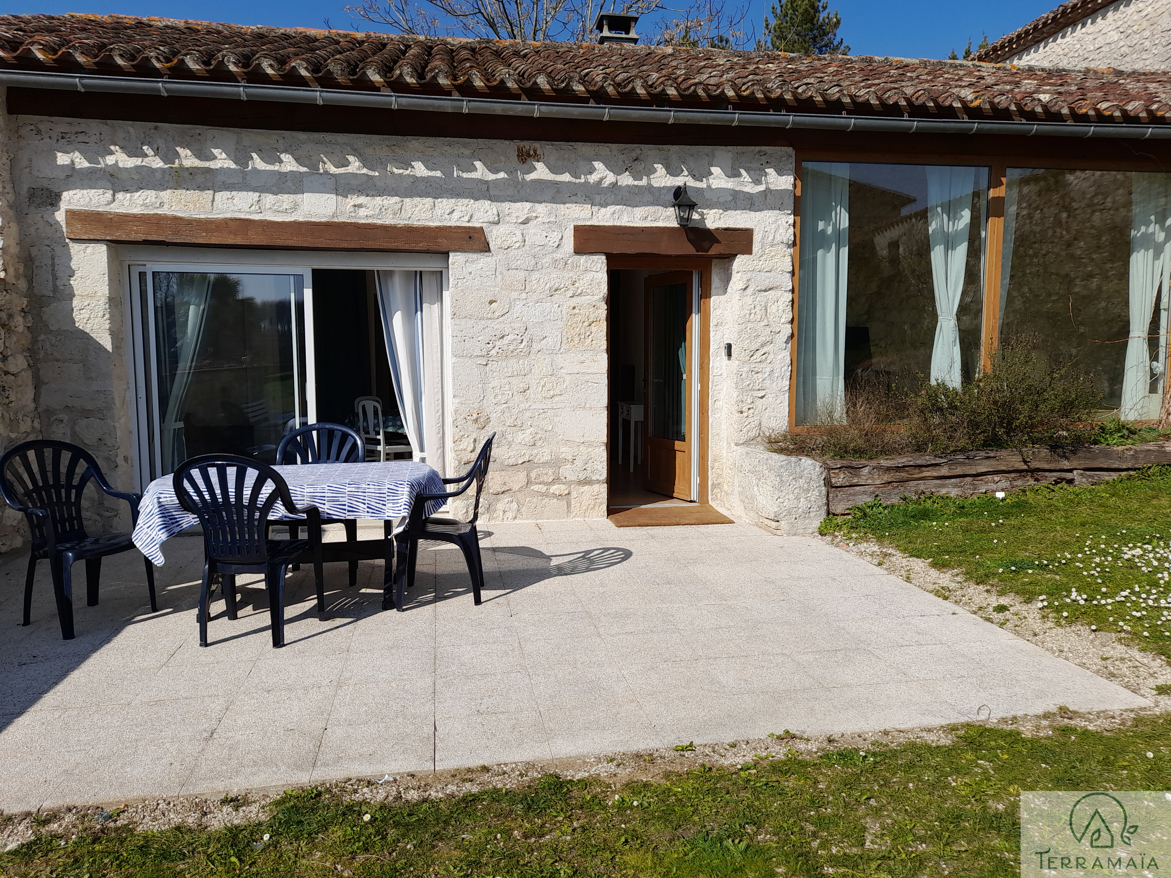 Terramaia gite maison d artiste facade