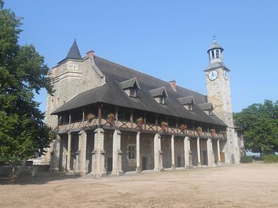 800px-Chateau des Ducs de Bourbon -logis- - Montlucon