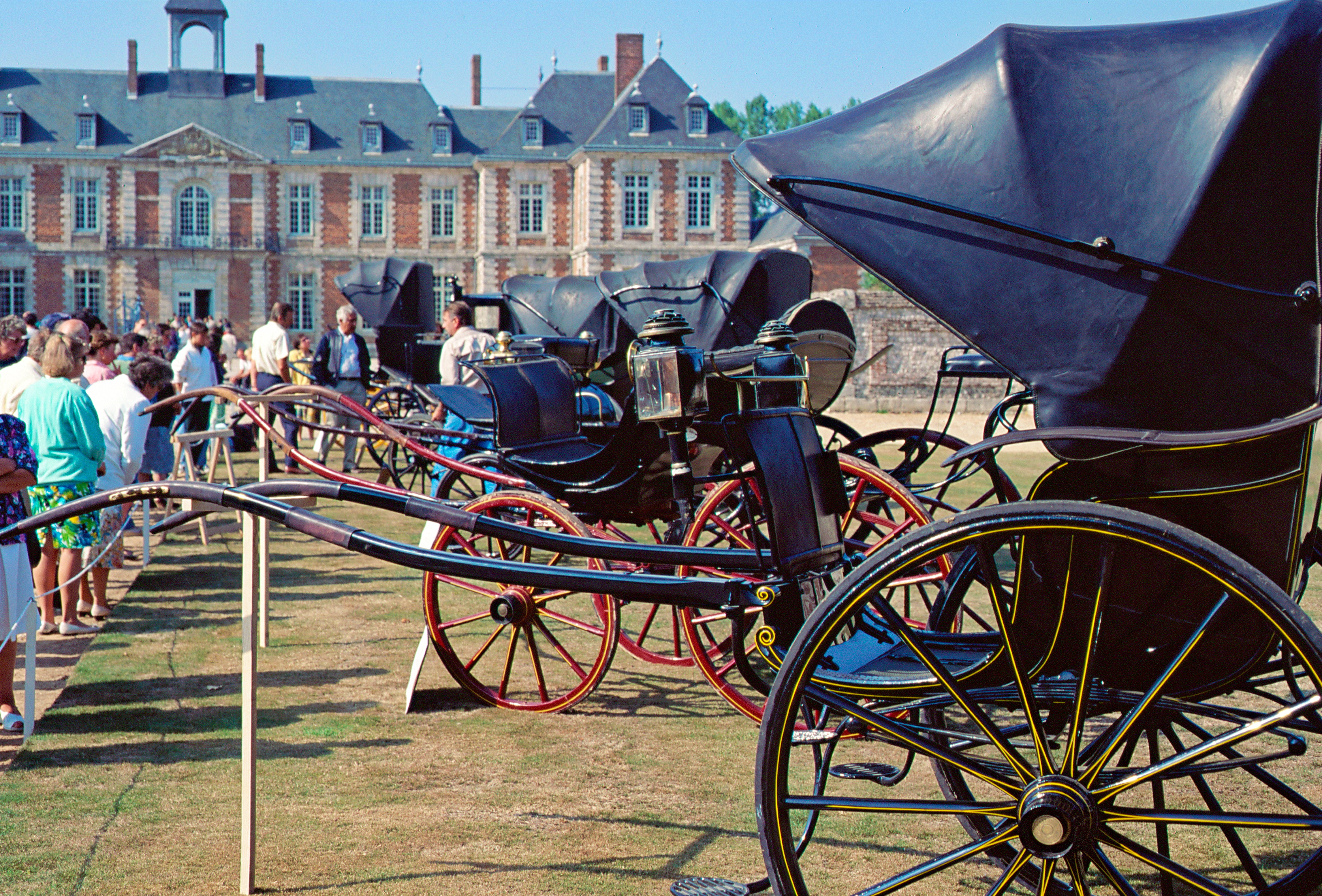 Fete-du-cheval-Galleville-enfilade-voitures-web