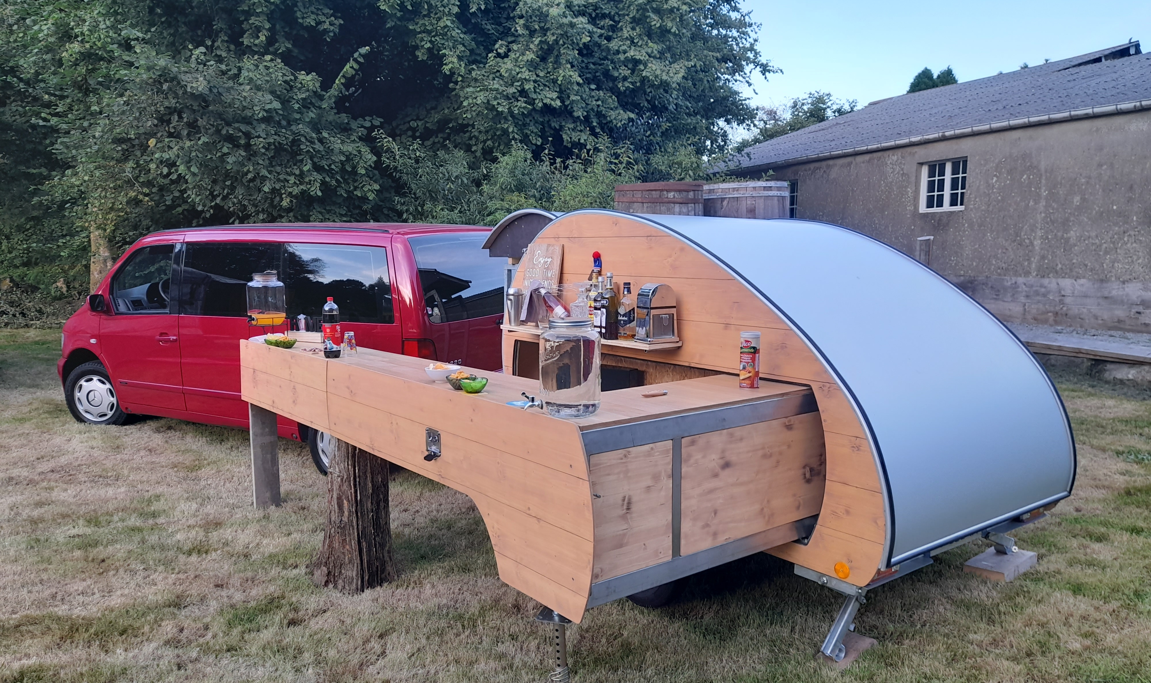 Mini Caravane Bois
Teardrop Trailer
Food Truck Bois
Bar Bois
Alcool Vin Bières
Présentation Produits