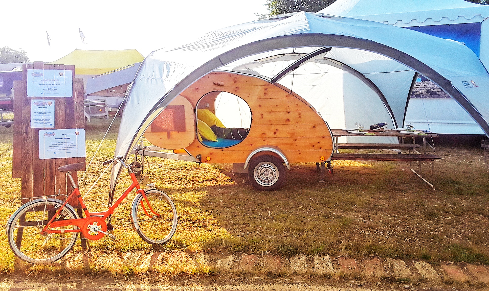 Mini Caravane Bois
Teardrop Trailer
Dome Tonelle Coleman