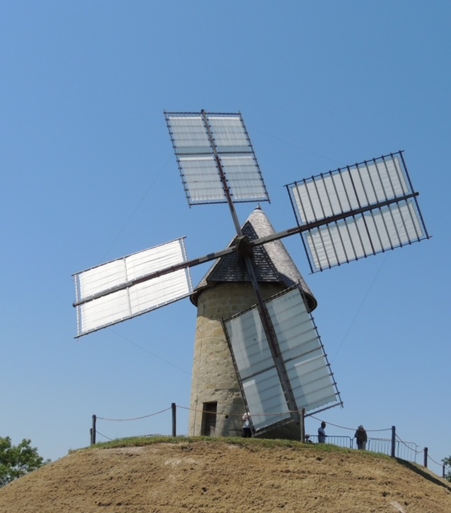 Moulin-de-Gorry-pare-de-ses-voiles