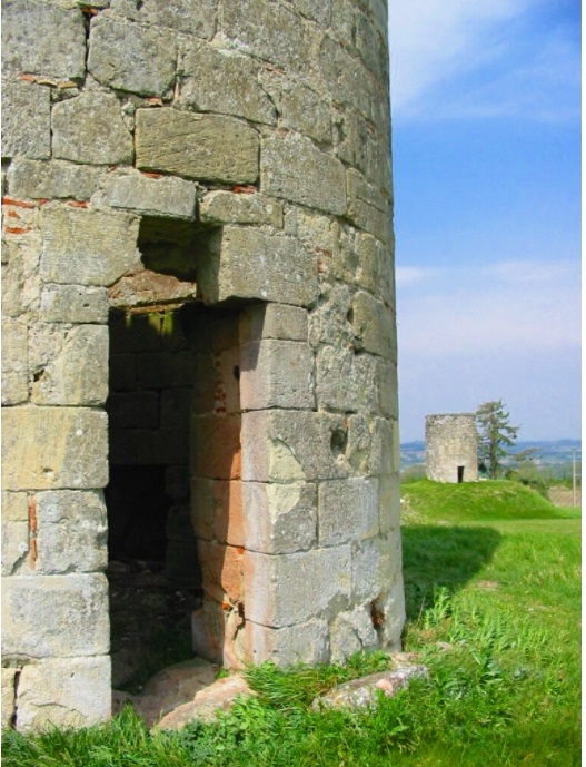 Moulins-Gorry-et-Roujol-au-fond