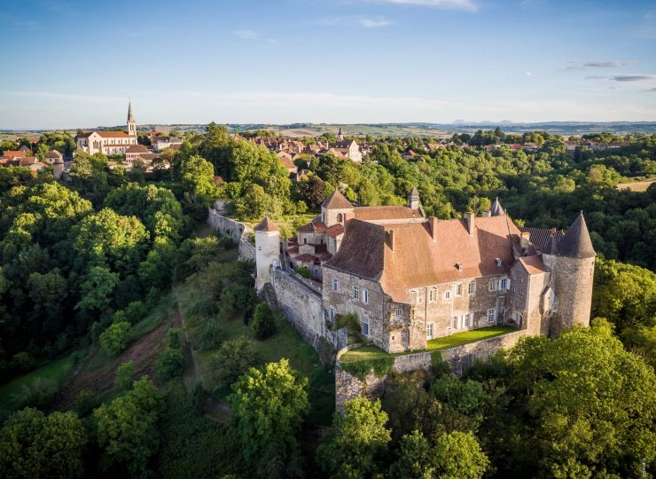 Vue du village de Chantelle et son abbaye