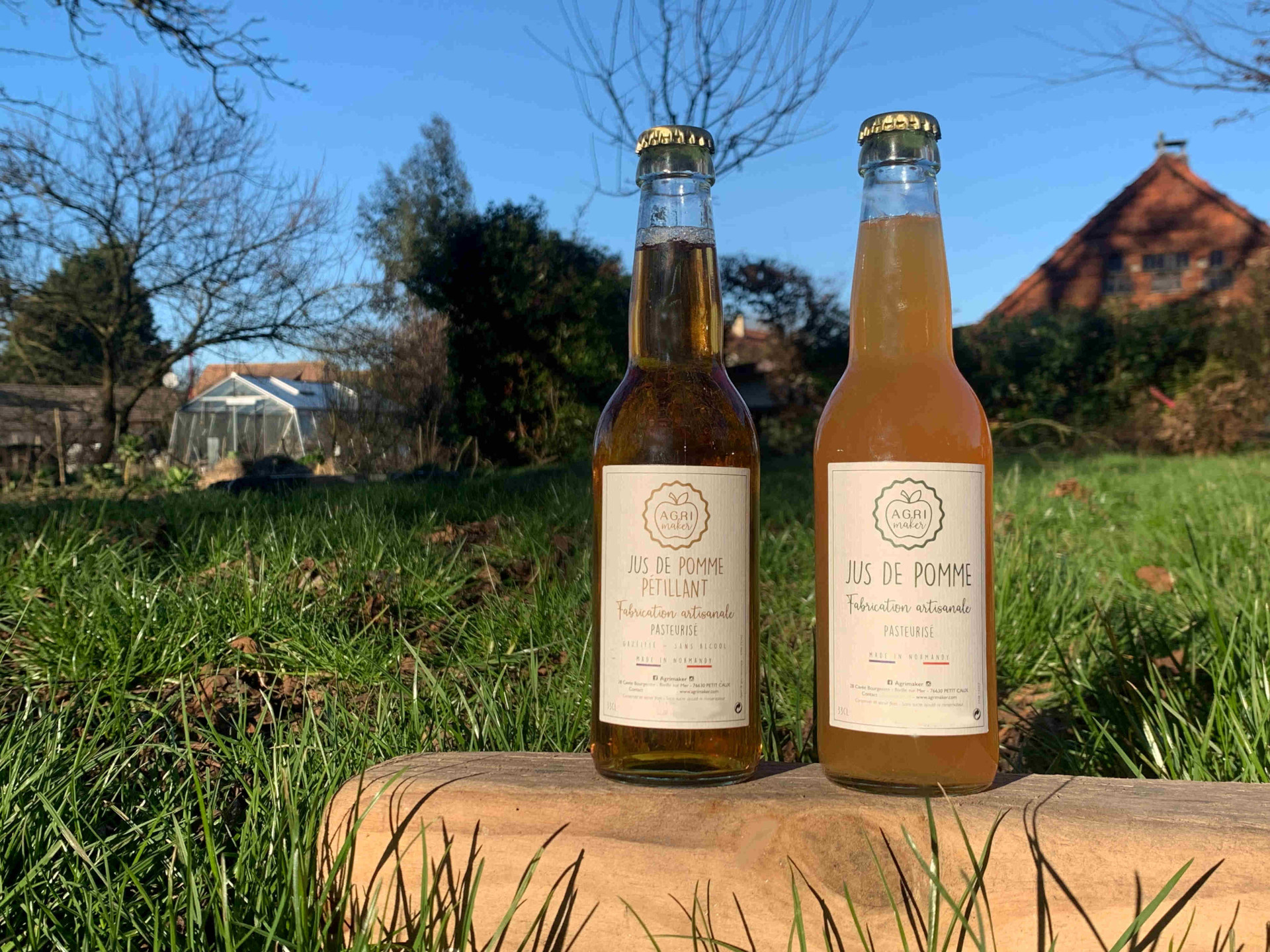bouteille de jus de pomme plat et pétillant fabriction artisanale et local bouteille verre 33 cl
