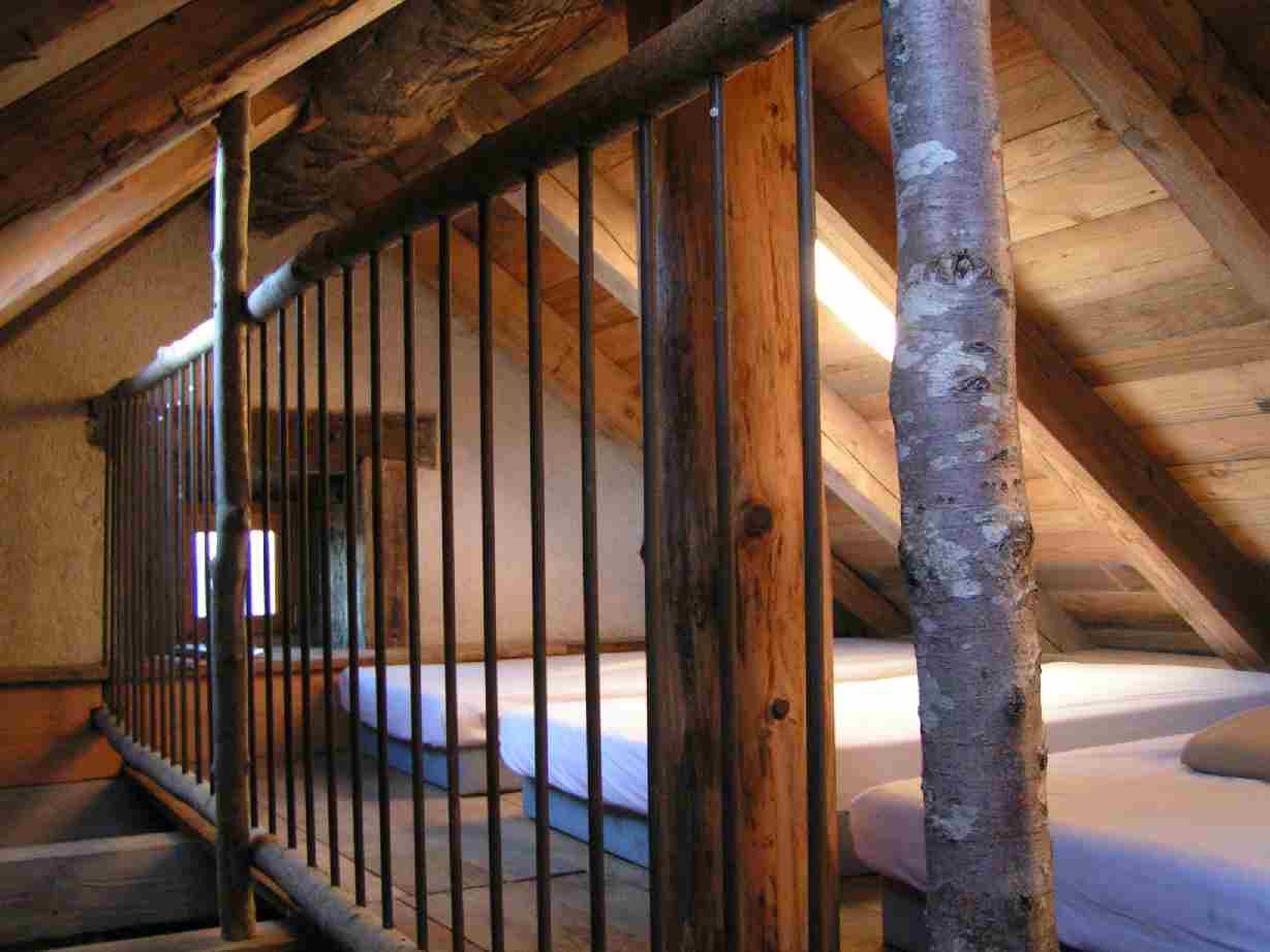 Gite chalet buron cantal auvergne couchages mezzanine