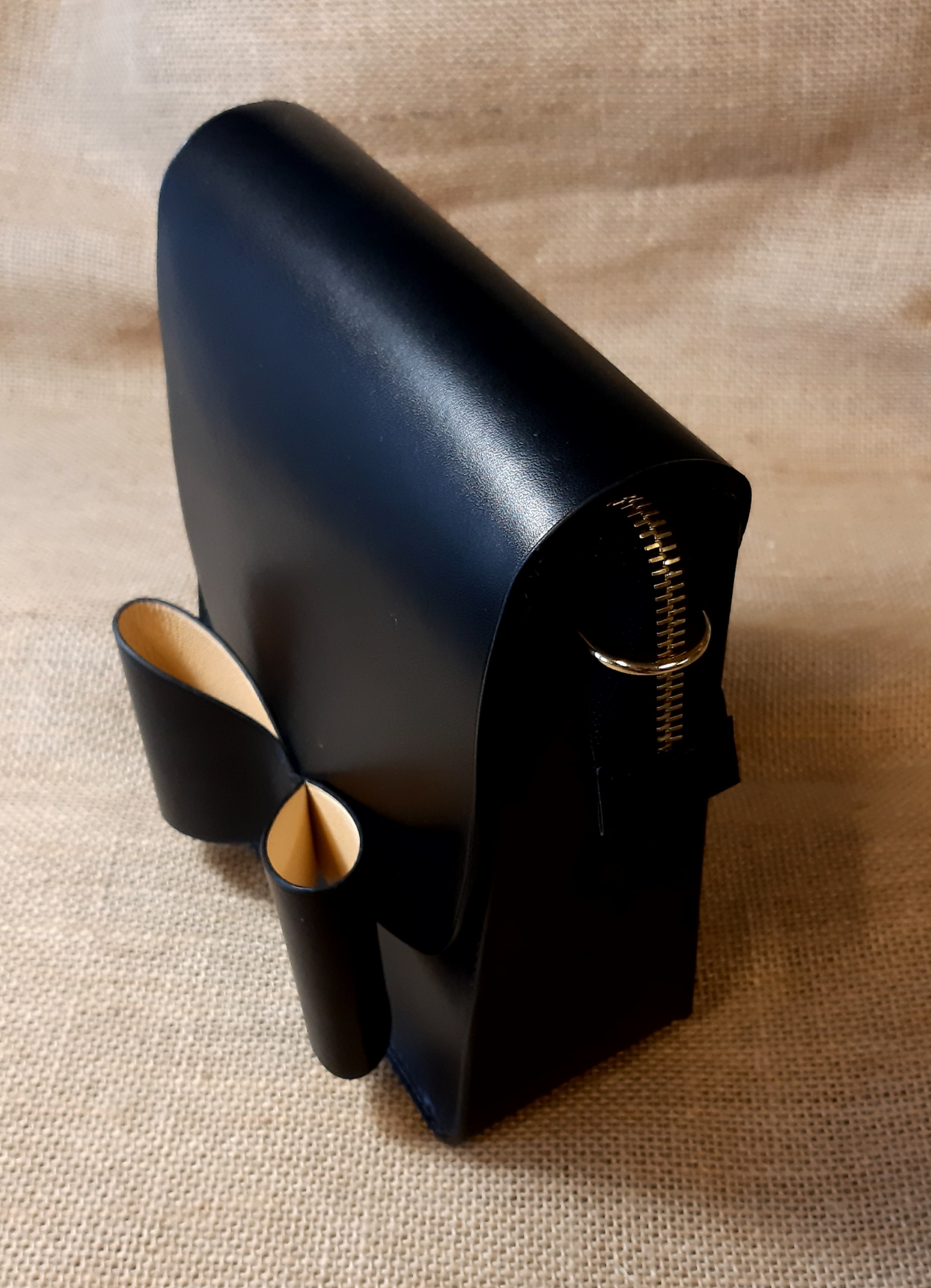 sac à bandoulière en cuir cousu main "mon premier"