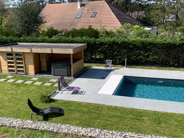 9piscine avec spa