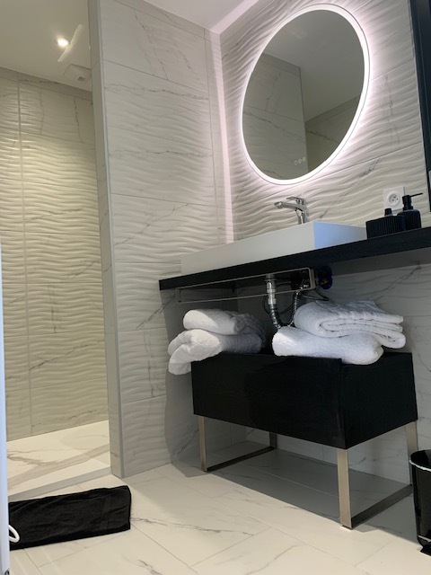 7sdd lavabo allume et douche ch mouette