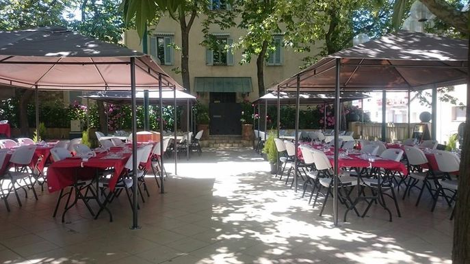 Terrasse-Chez-Grand-Mere-Le-Perthus