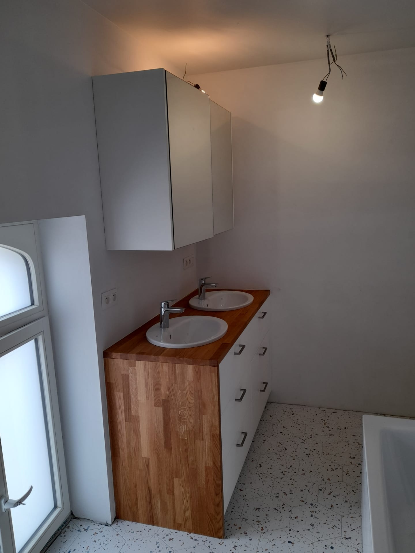 meuble salle de bain sur mesure
lamellé collé chêne
laqué blanc
écologique