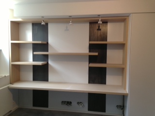 bureau sur mesure 
étagére
originalité
