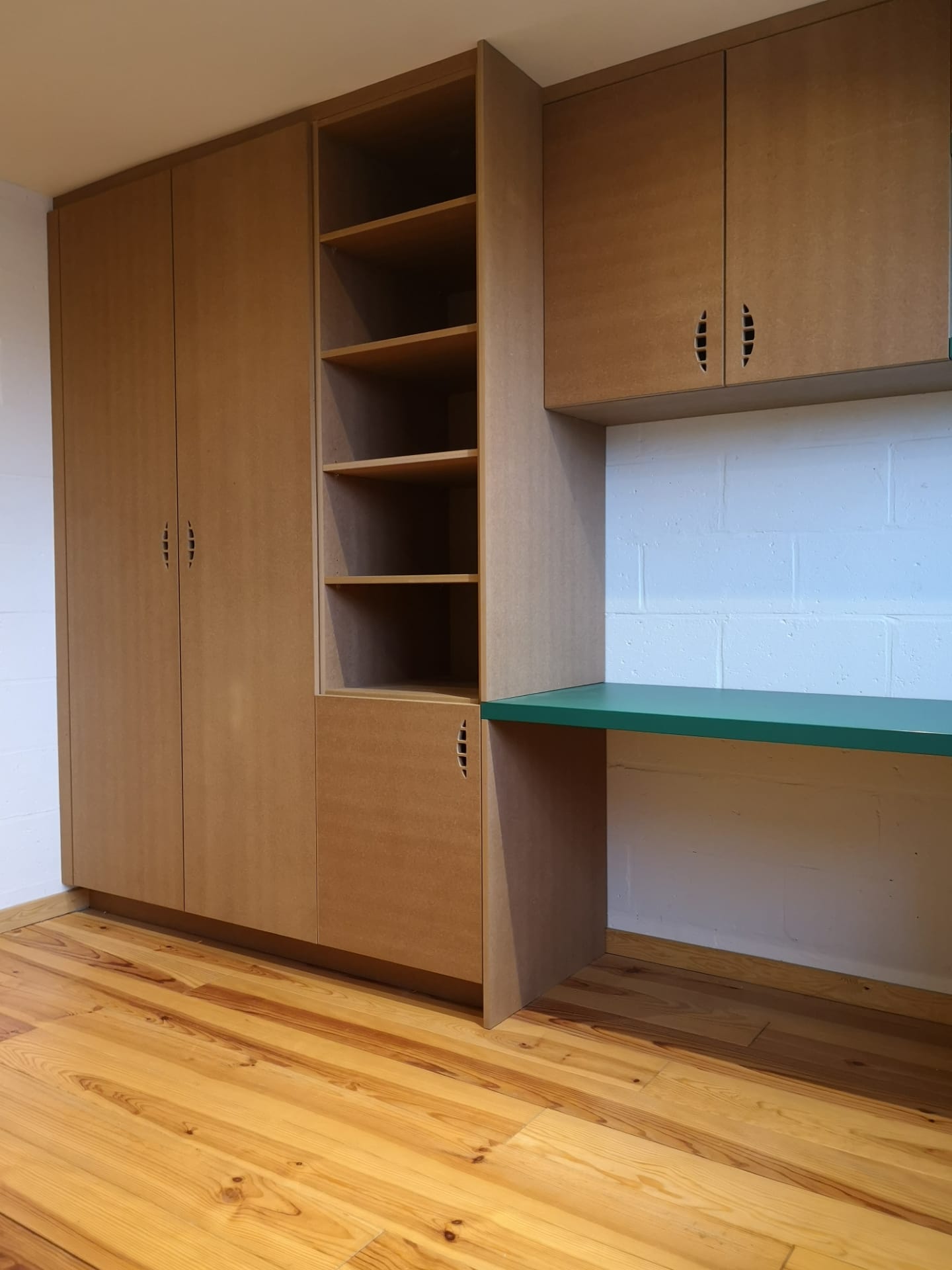Bureau sur mesure 
mdf brut
écologique
sans formaldéhyde