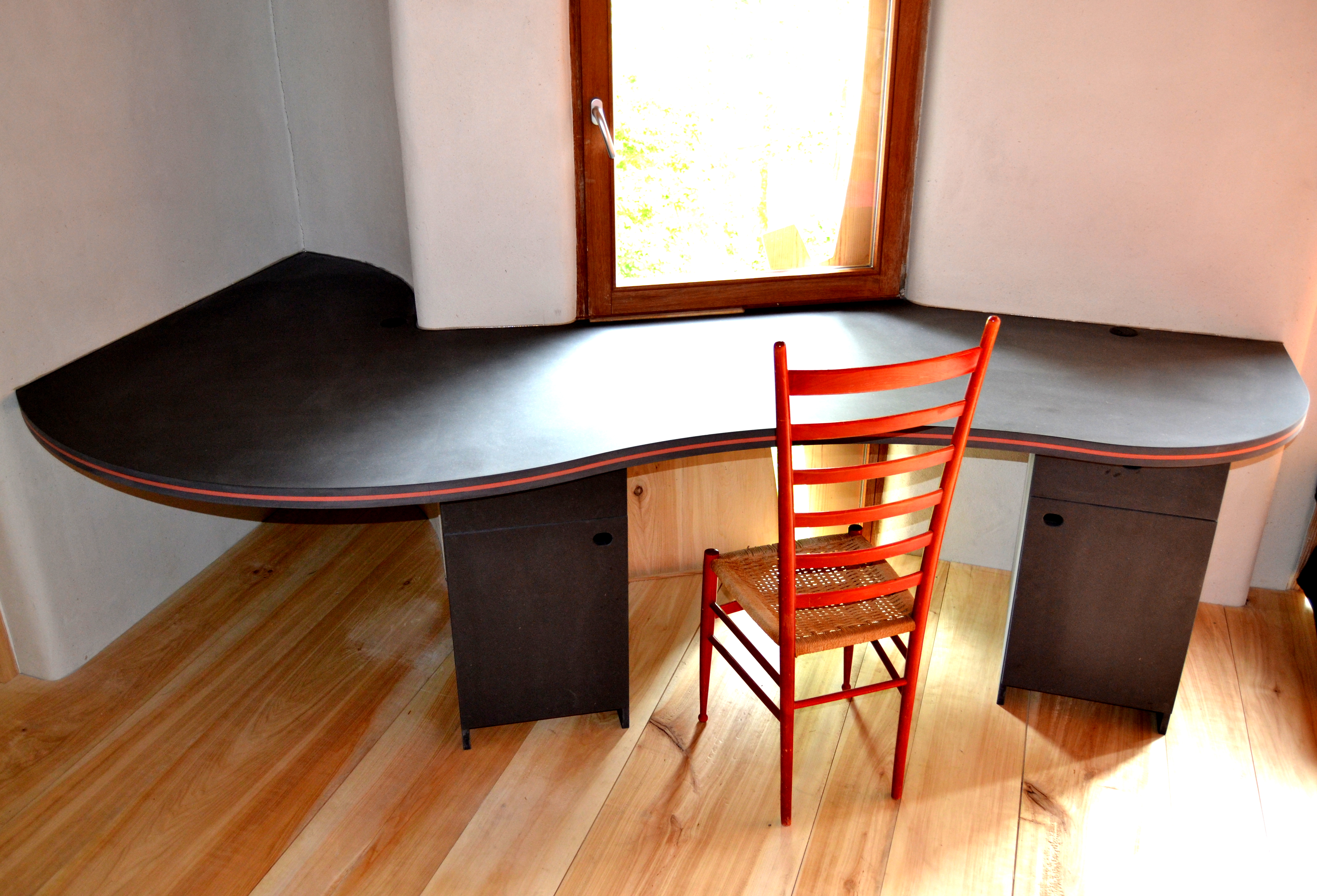 bureau sur mesure originale
mdf teinté
écologique
sans formaldéhyde