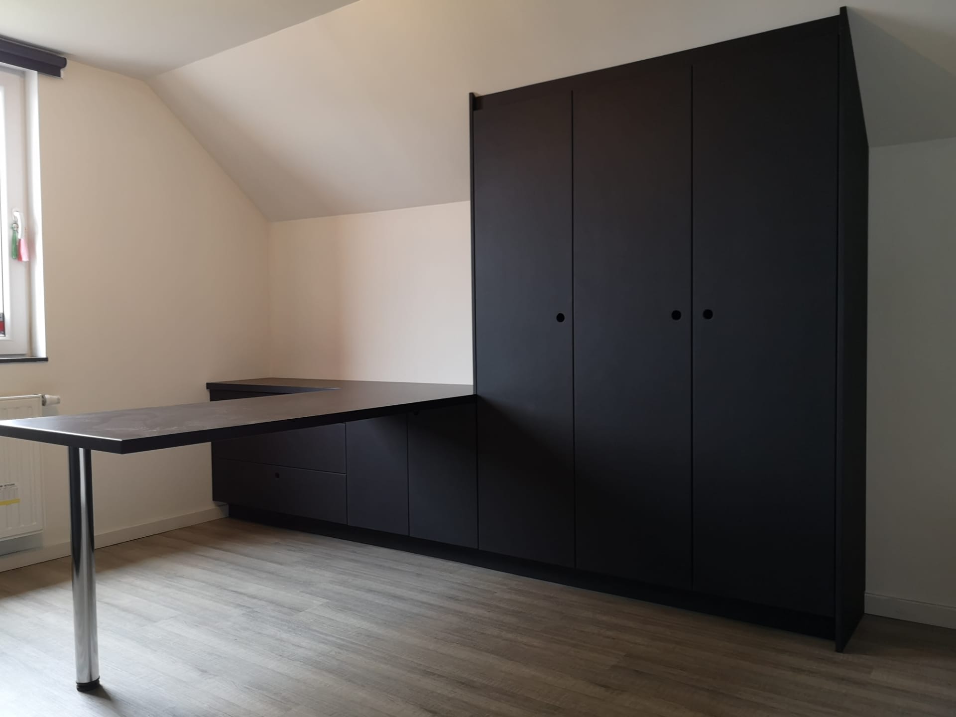 Bureau sur mesure 
mdf teinté
ecologique
sans formaldéhyde