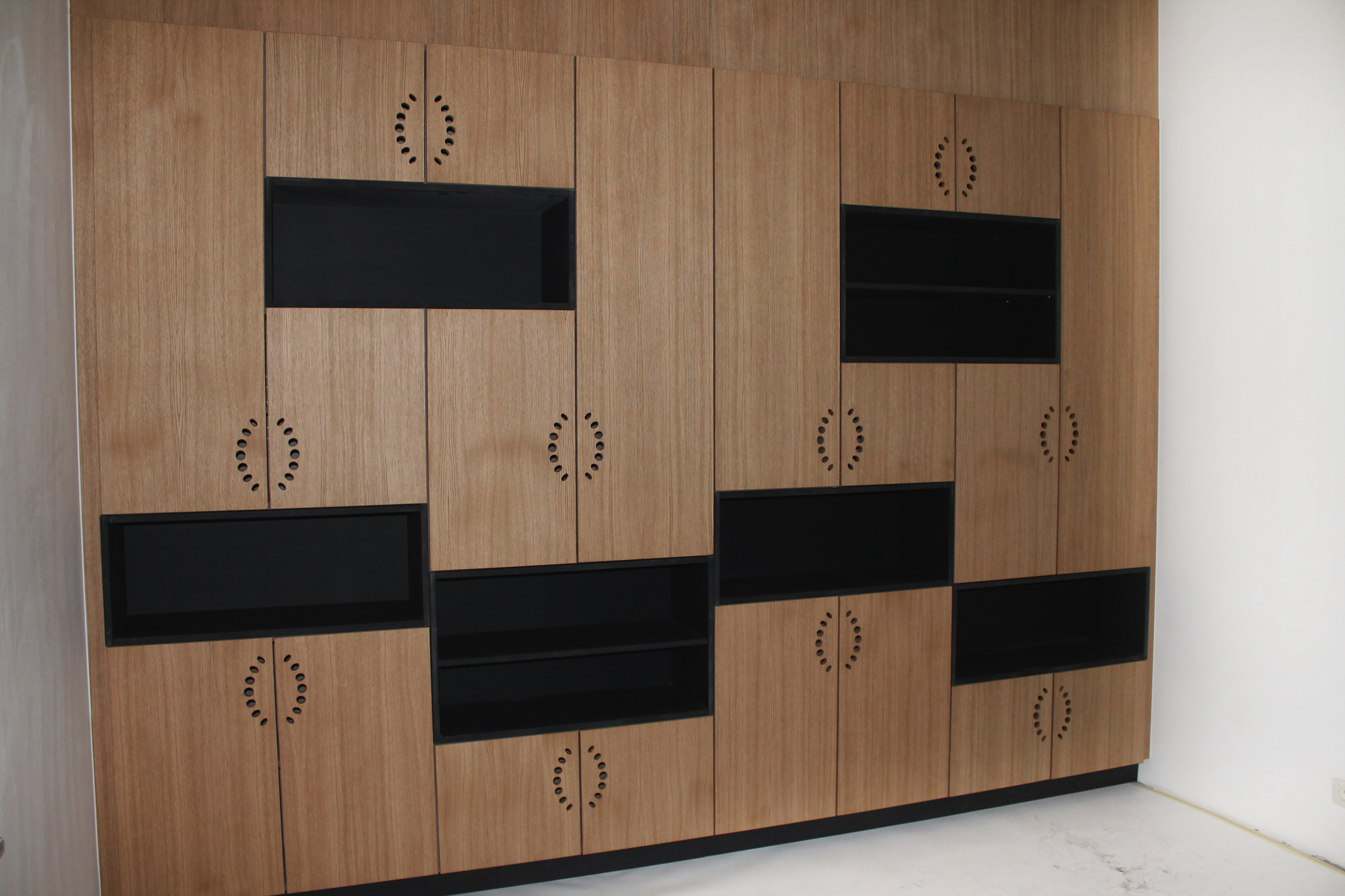 placard sur mesure
mdf teinté
écologique
sans formaldhéhyde
plaqué chêne

