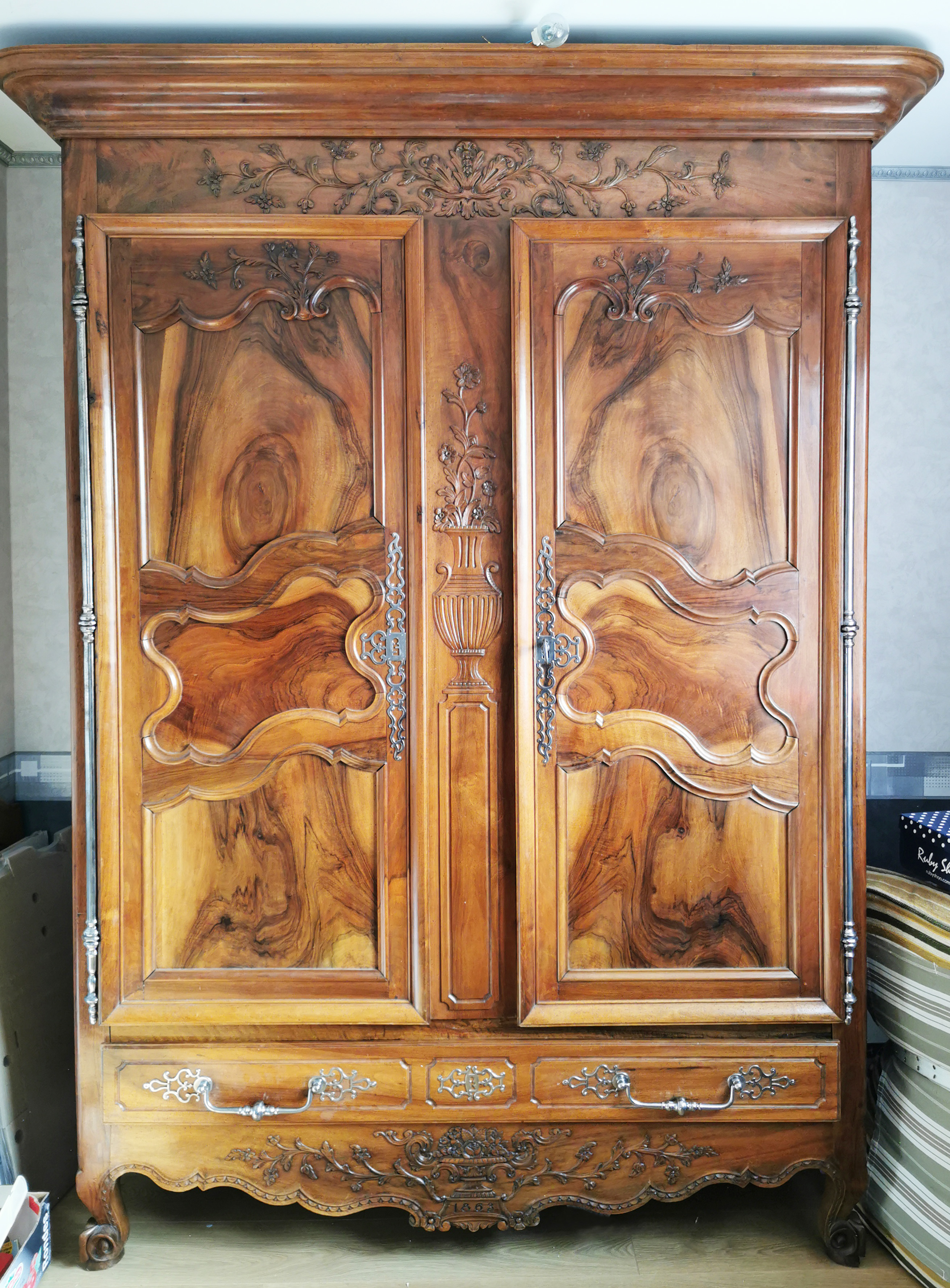 armoire de Sennecey, armoire de mariage, buffet de sennecey,  mobilier bourguignon, mobilier bressan