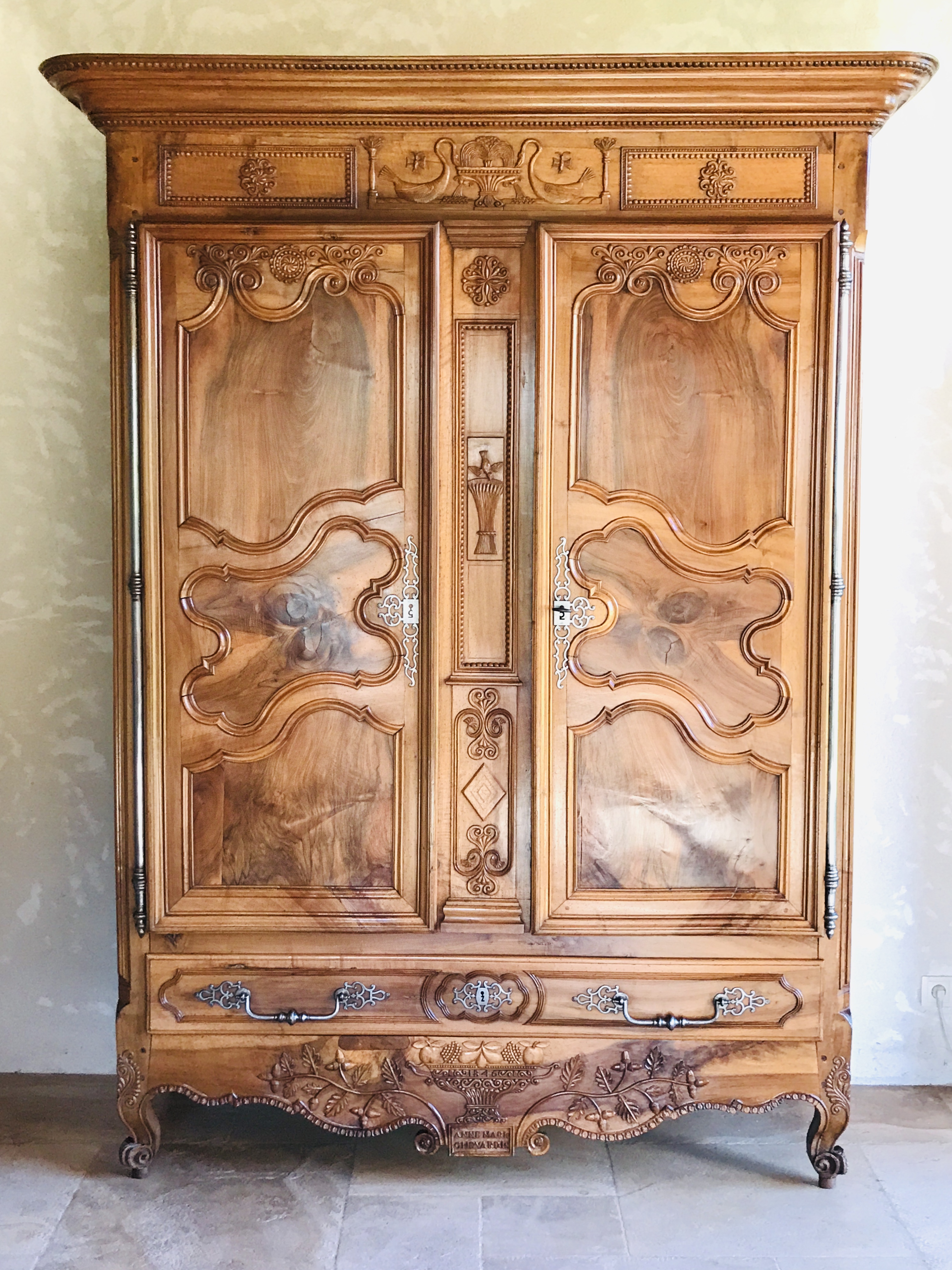 armoire de Sennecey, armoire de mariage, buffet de sennecey,  mobilier bourguignon, mobilier bressan
