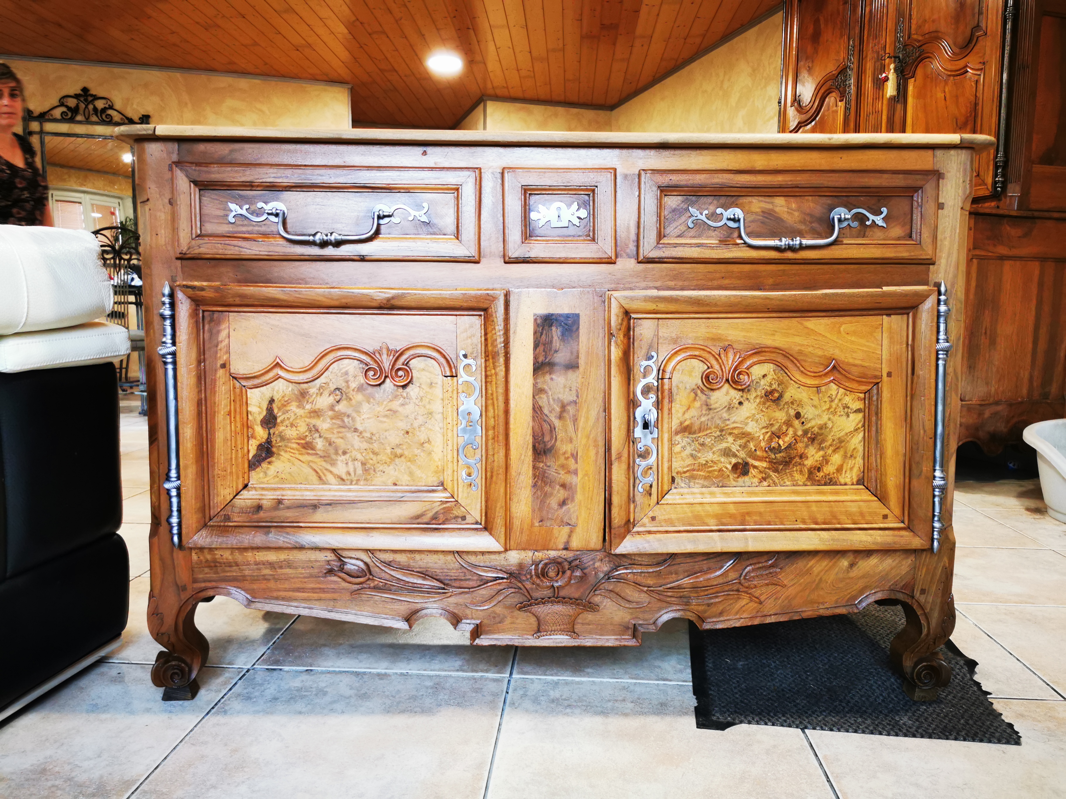 armoire de Sennecey, armoire de mariage, buffet de sennecey,  mobilier bourguignon, mobilier bressan