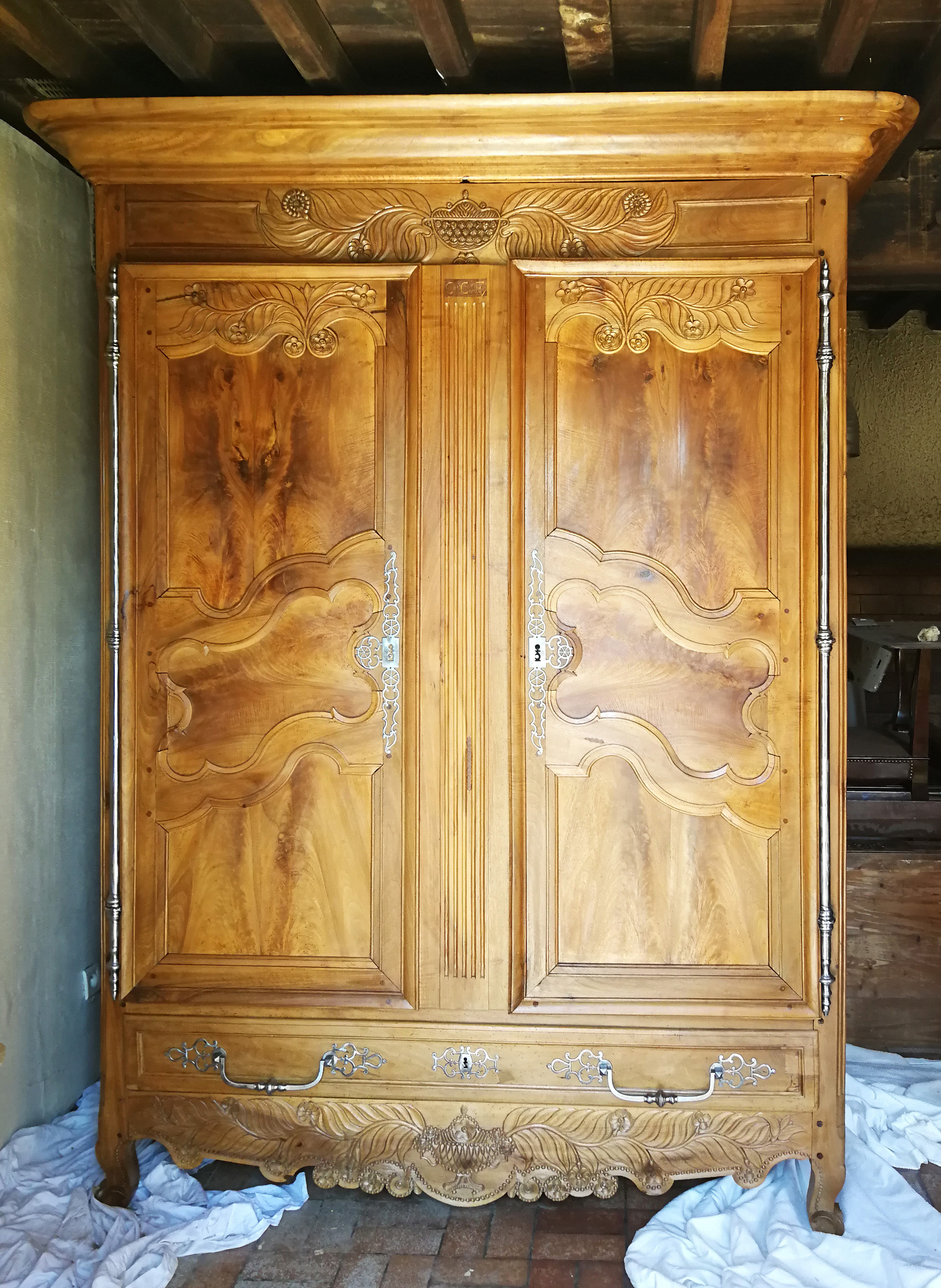 armoire de Sennecey, armoire de mariage, buffet de sennecey,  mobilier bourguignon, mobilier bressan