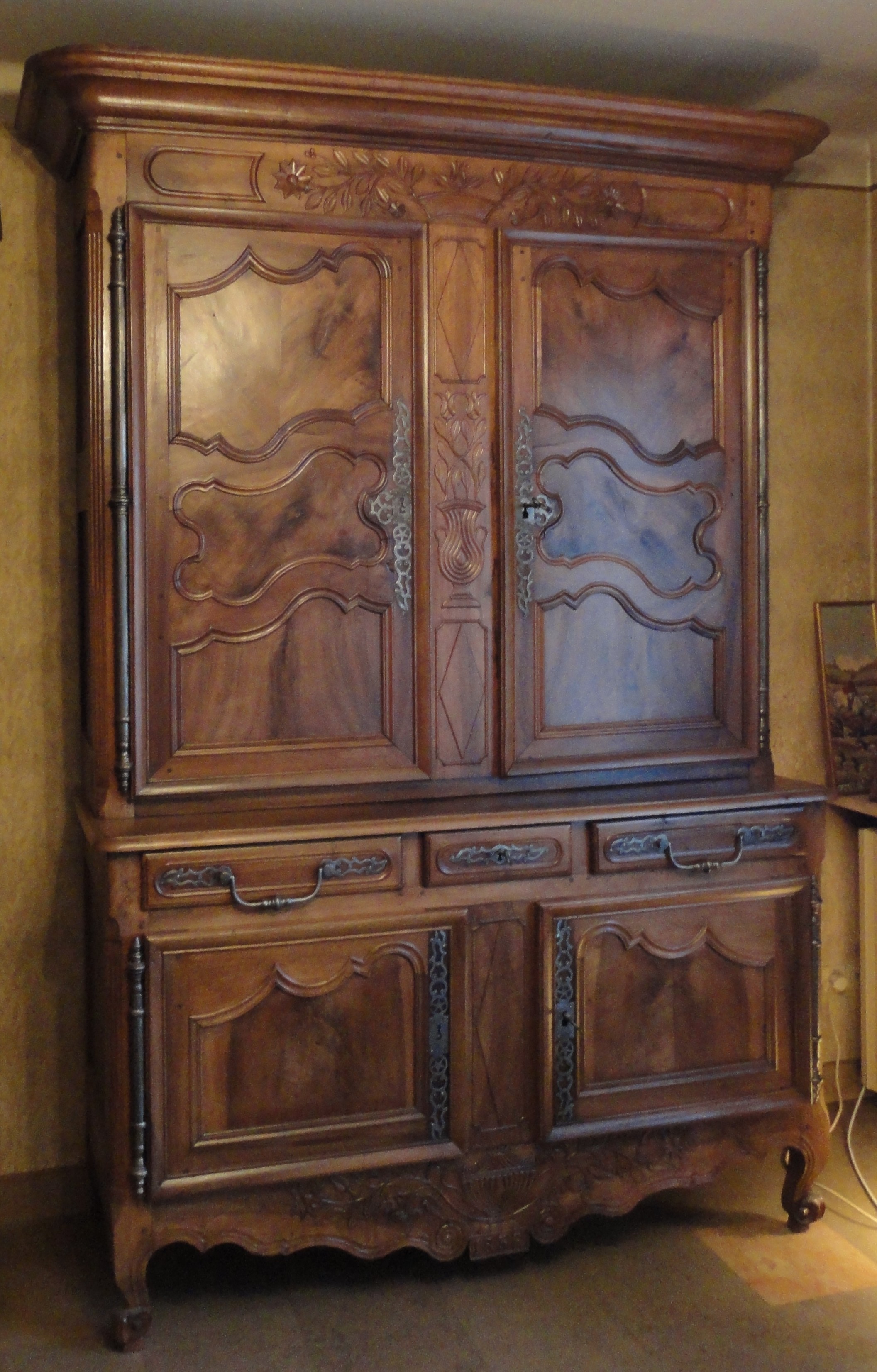 armoire de Sennecey, armoire de mariage, buffet de sennecey,  mobilier bourguignon, mobilier bressan