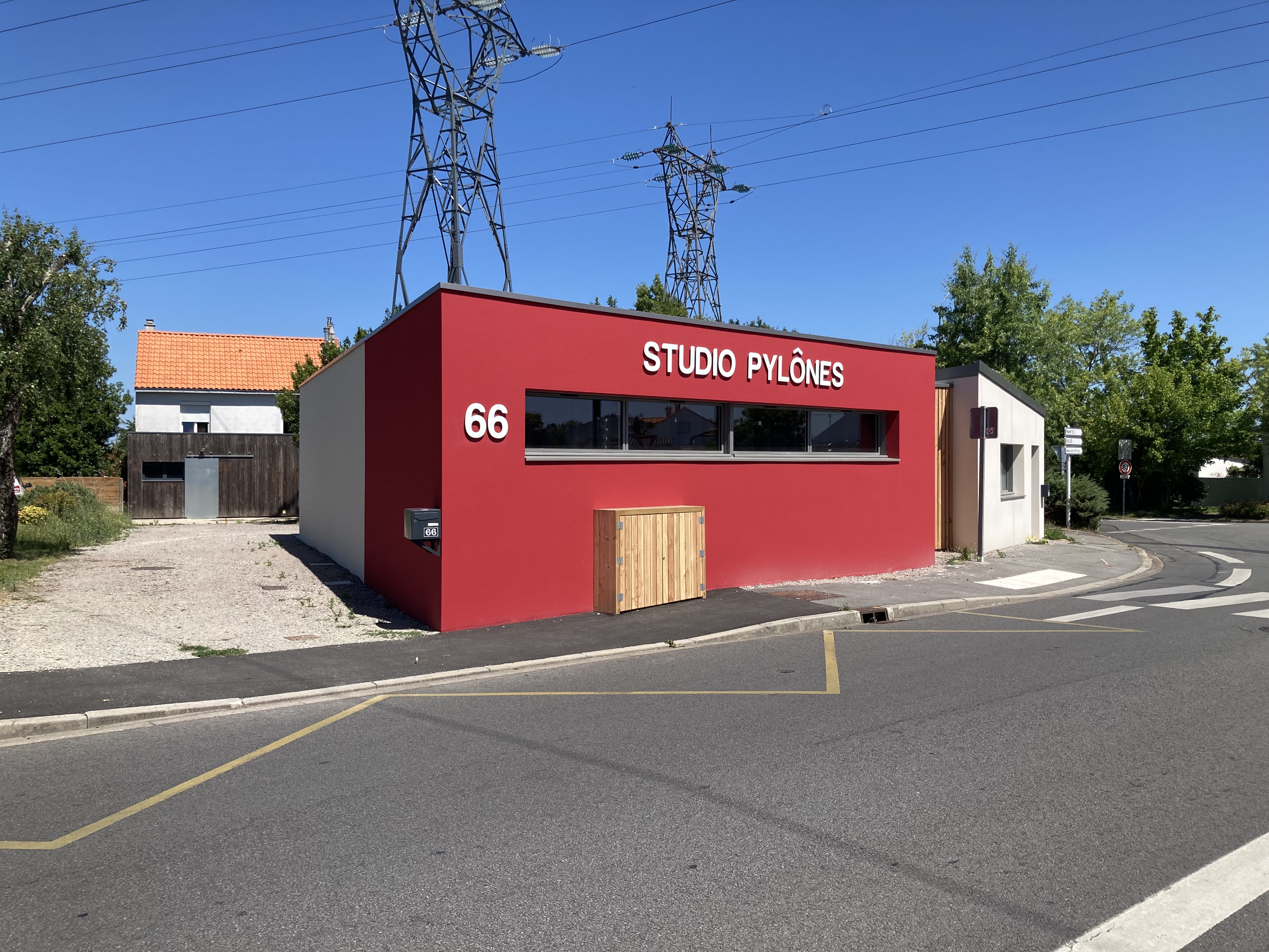 Studio Pylônes 66 rue de la Paix 44340 Bouguenais - France
Salles à louer
