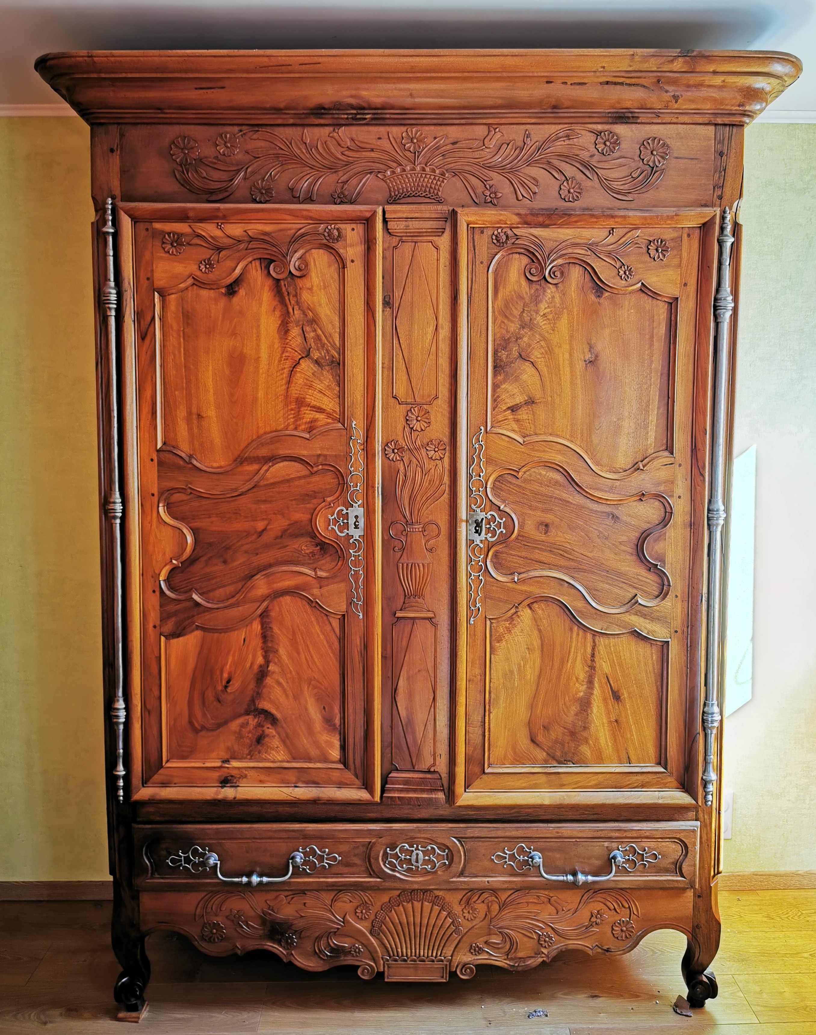 armoire de Sennecey, armoire de mariage, buffet de sennecey,  mobilier bourguignon, mobilier bressan