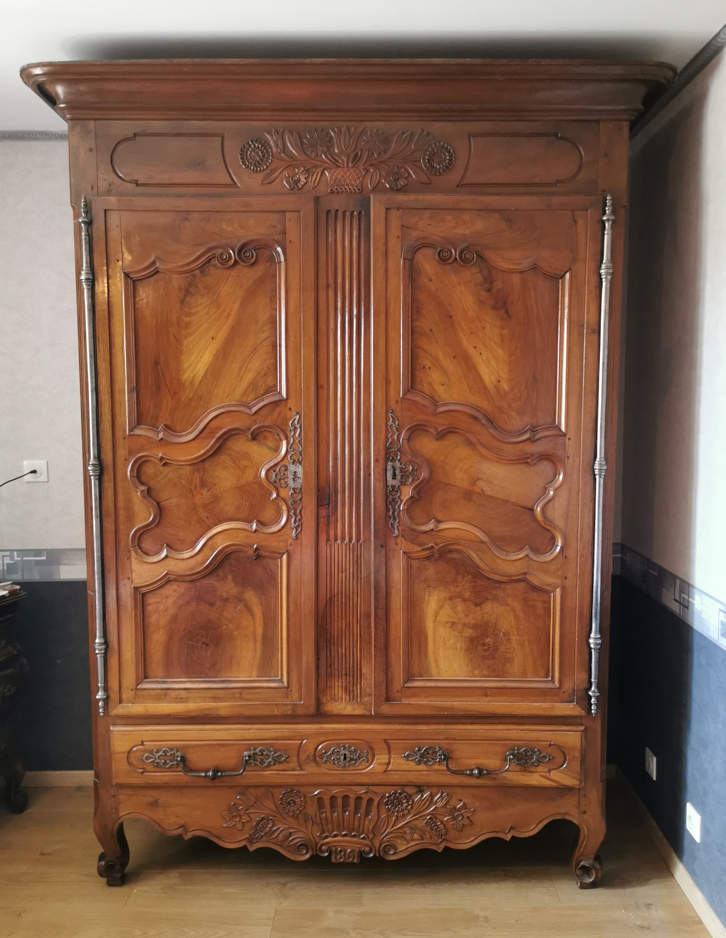 armoire de Sennecey, armoire de mariage, buffet de sennecey,  mobilier bourguignon, mobilier bressan