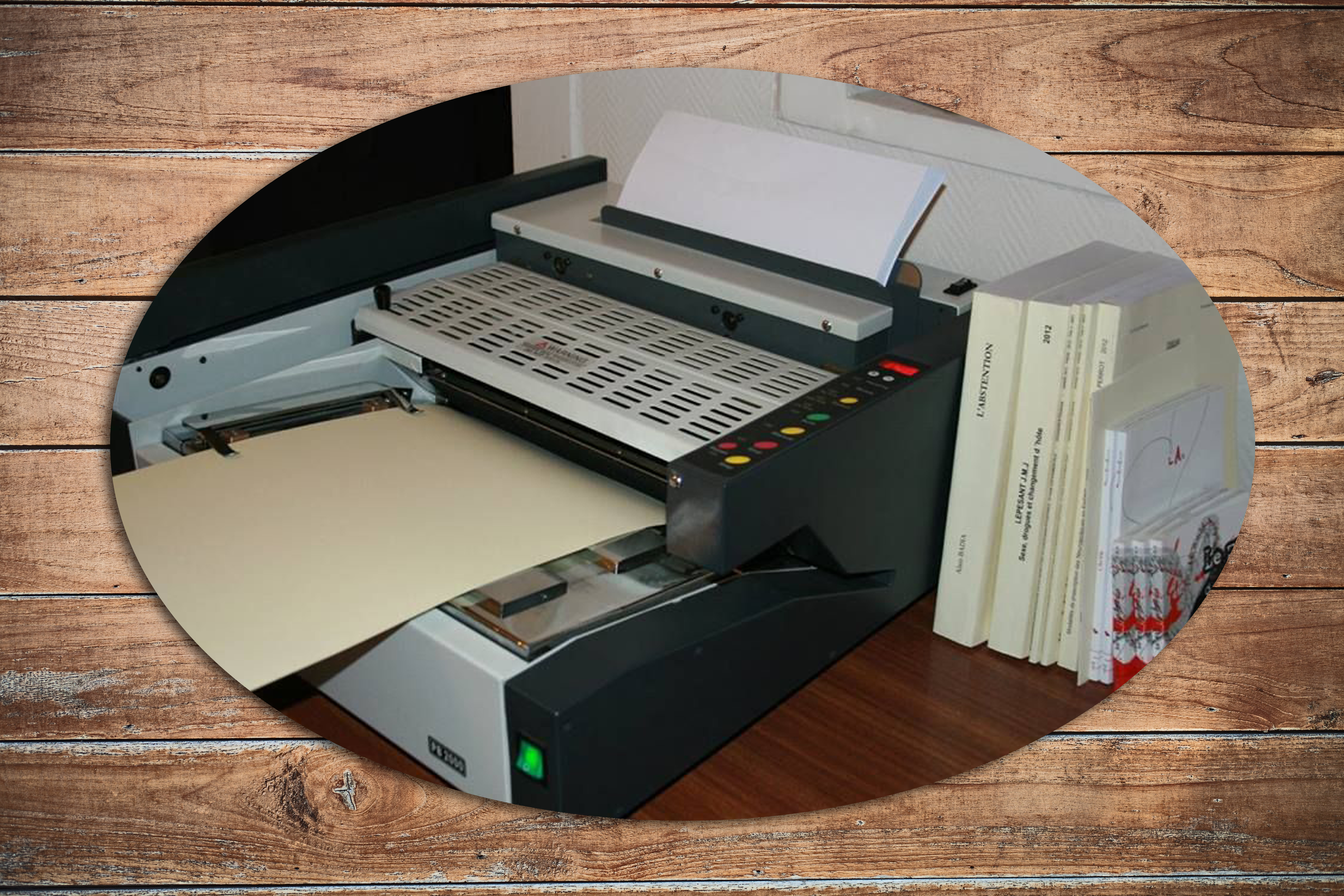 Machine   reliure dos carre colle type livre