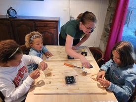 Atelier cuir pour enfant : autonomie et créativité