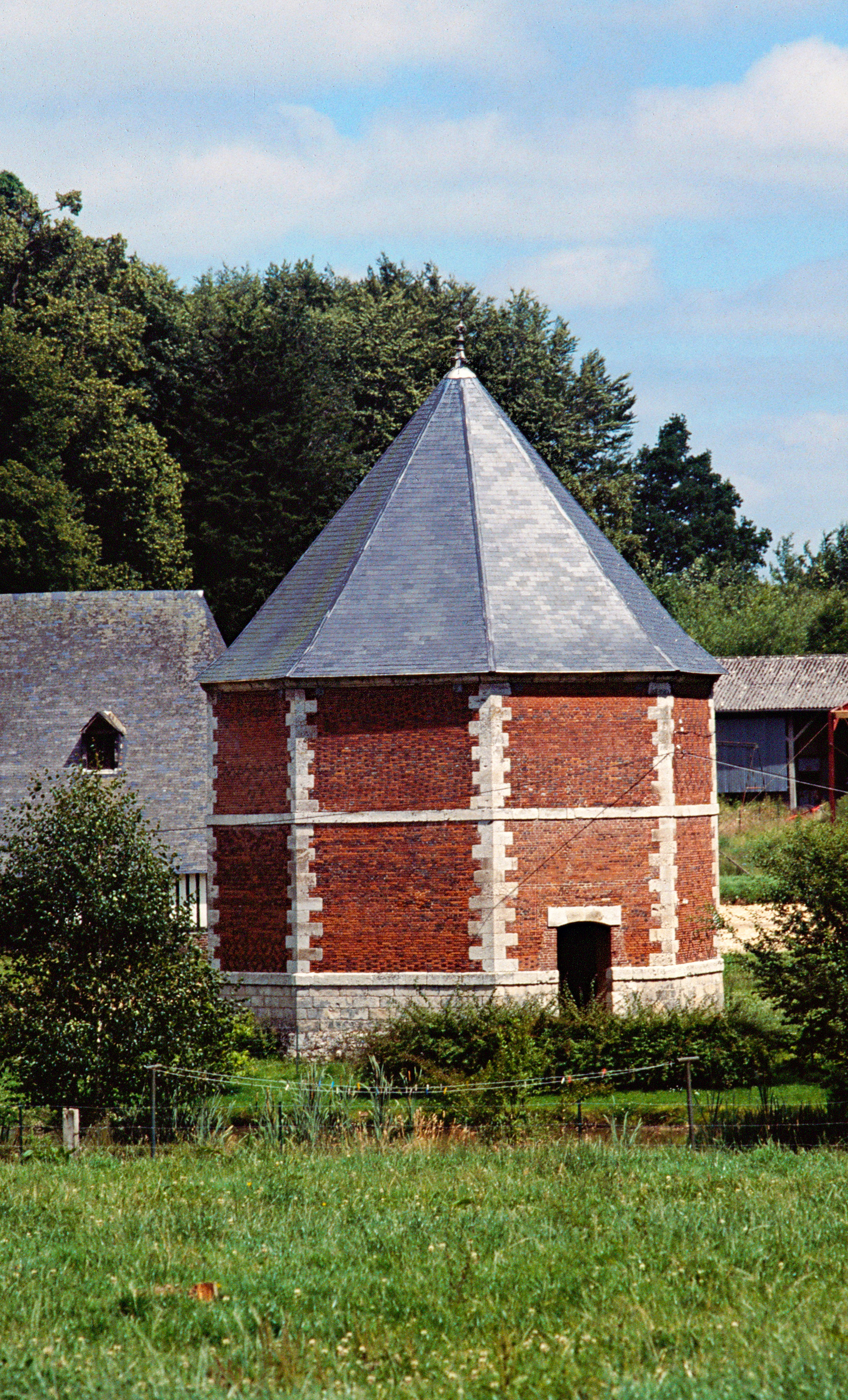 Pigeonnier-Etouteville-ferme