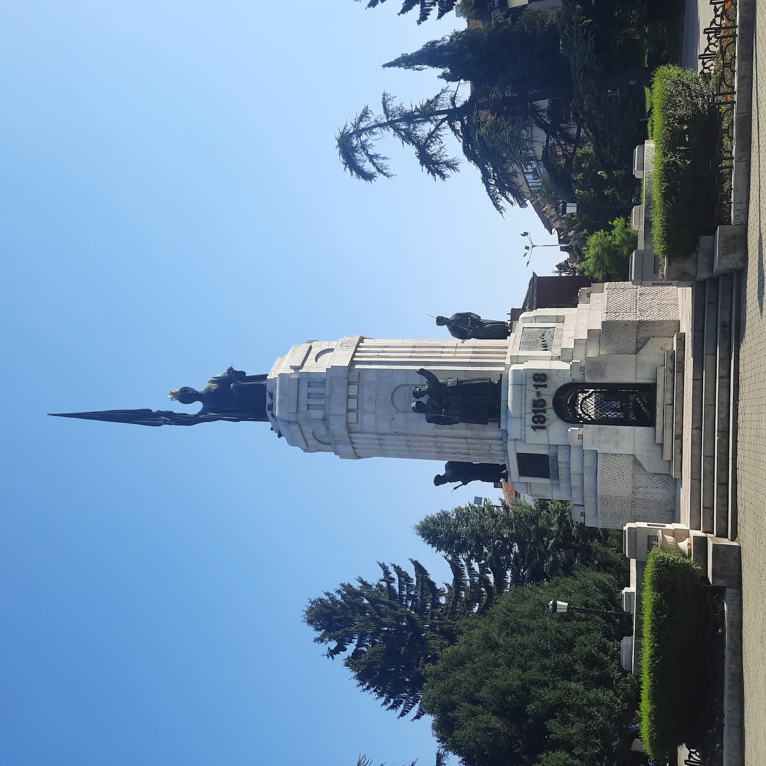 Mère Bulgarie, monument aux morts des diverses guerres des XIXe et XXe siècles