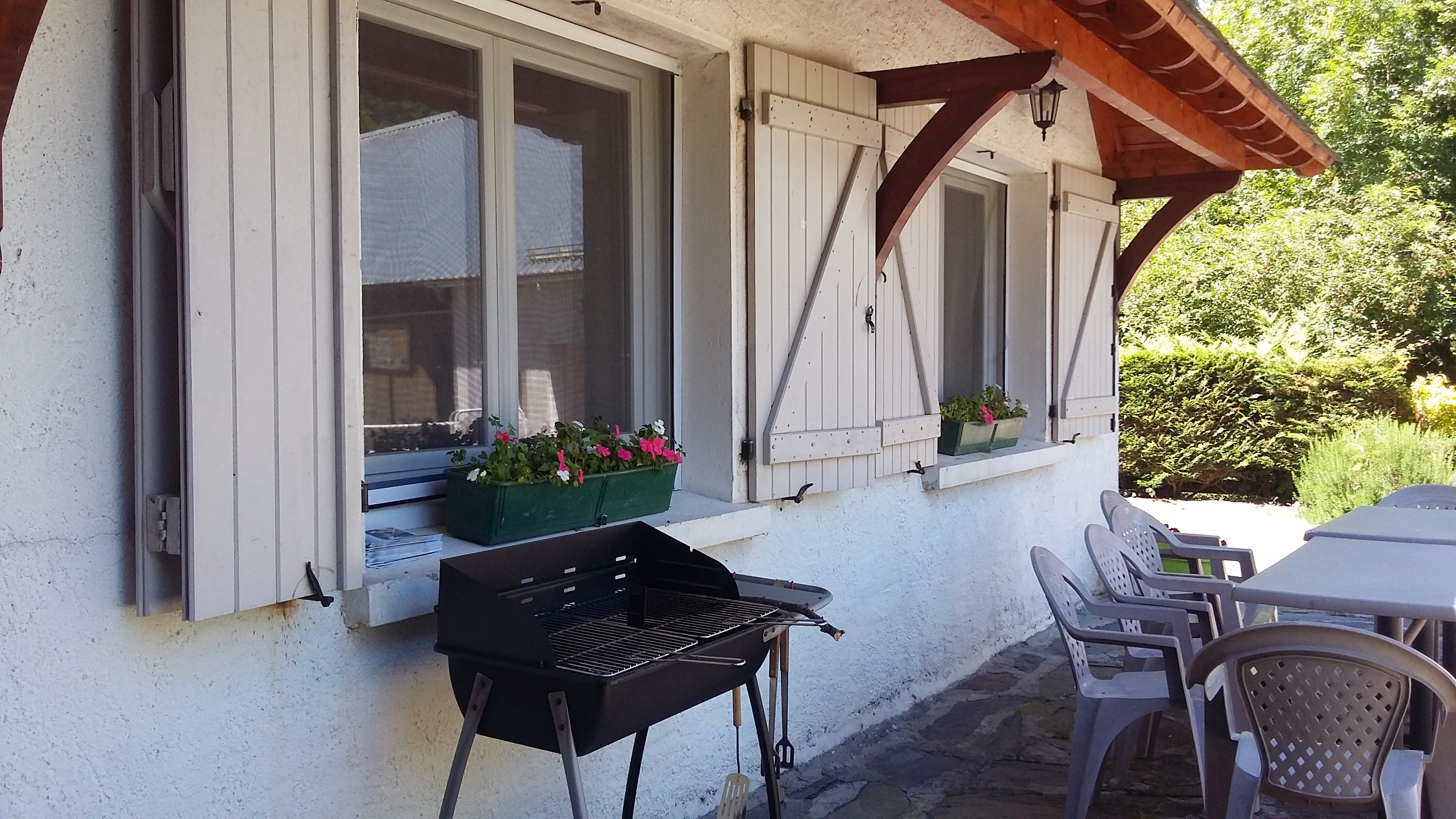 Terrasse de la maison barbecue