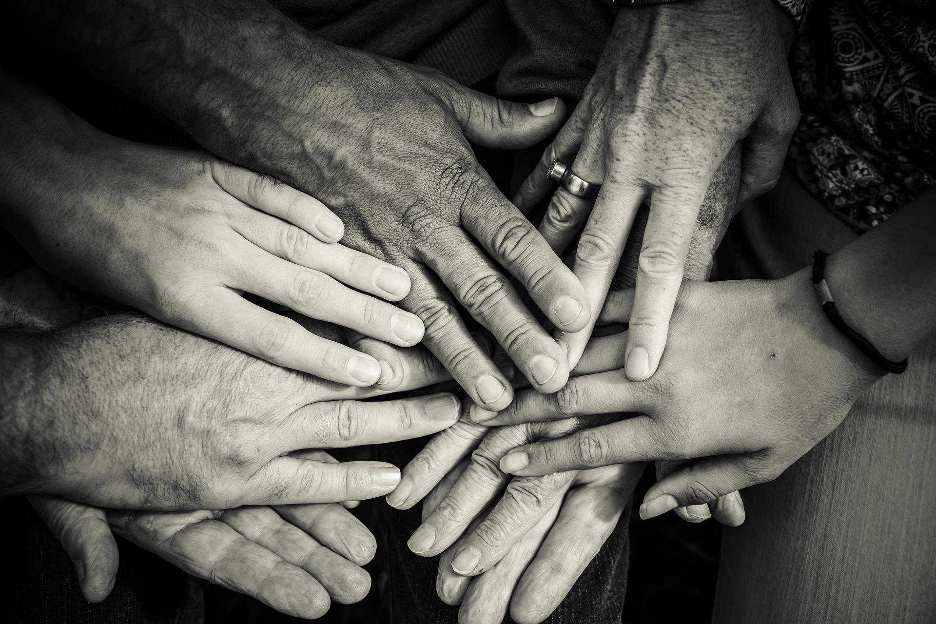 Hands-g2d1f05055 1920