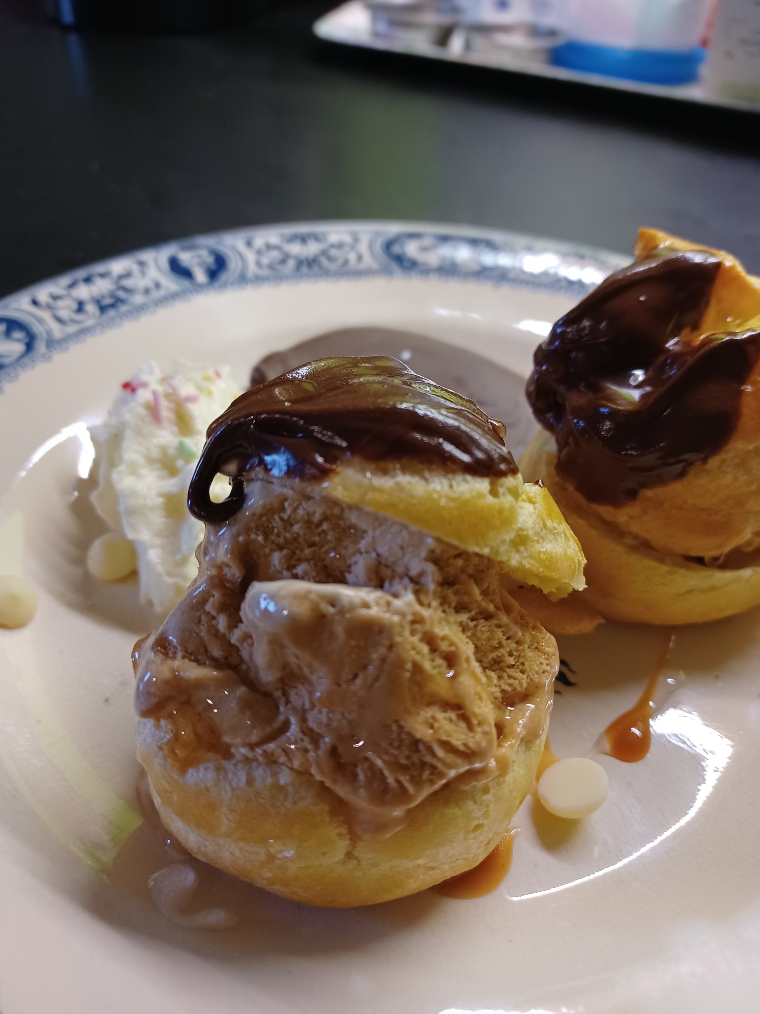 Profiteroles caramel beure sale