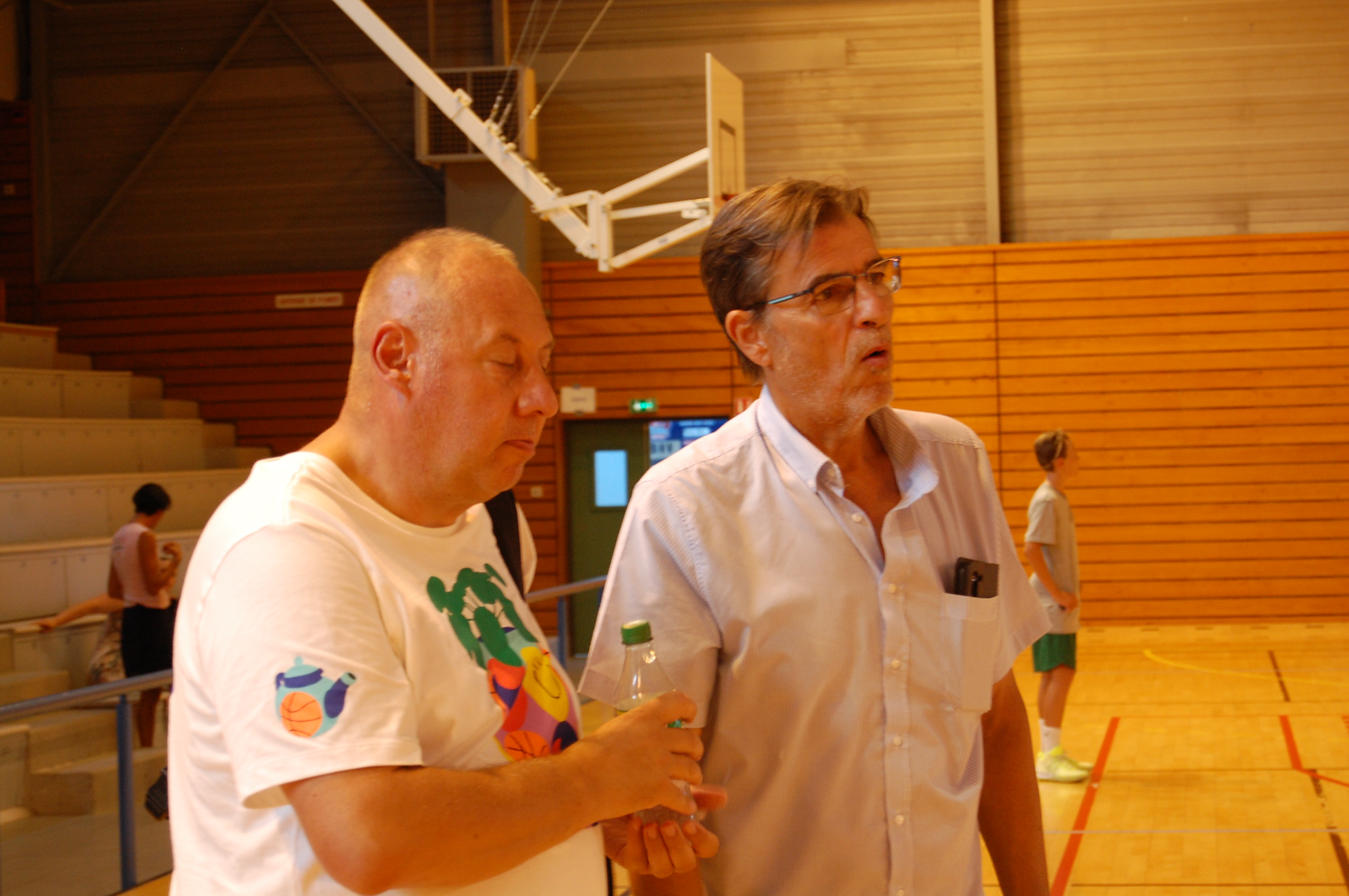 L'équipe Prénational Garçon de l'AGM Vesoul Basket Avec pour coach Damien Lafloque
Les joueurs de Gauche à Droite et de bas en haut.
Clément Martin,Sylvain Lallemand, Adrien Chartier, Marvin Marinus, Léonidas Pentovelis, Adel Zaboub, Théo Faure, Georges Beyrouthy, Anthony Oudot et Anjo Fudiela. 
Ils sont accompagné du Président Michel Brenner.