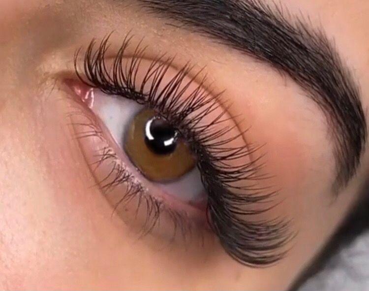 extension de cils et volume russe et rehaussement de cils teinture JOY&CO Cil à longages 