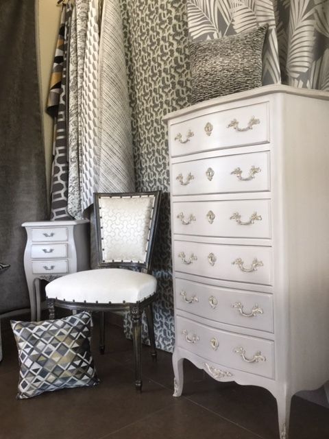 Relooking meuble refection restauration fauteuils chaises canapes en gironde bordeaux medoc saint medard en jalles tapissier decorateur atelier