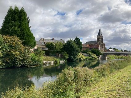 Le village de Pont-Rémy où stationne la péniche.