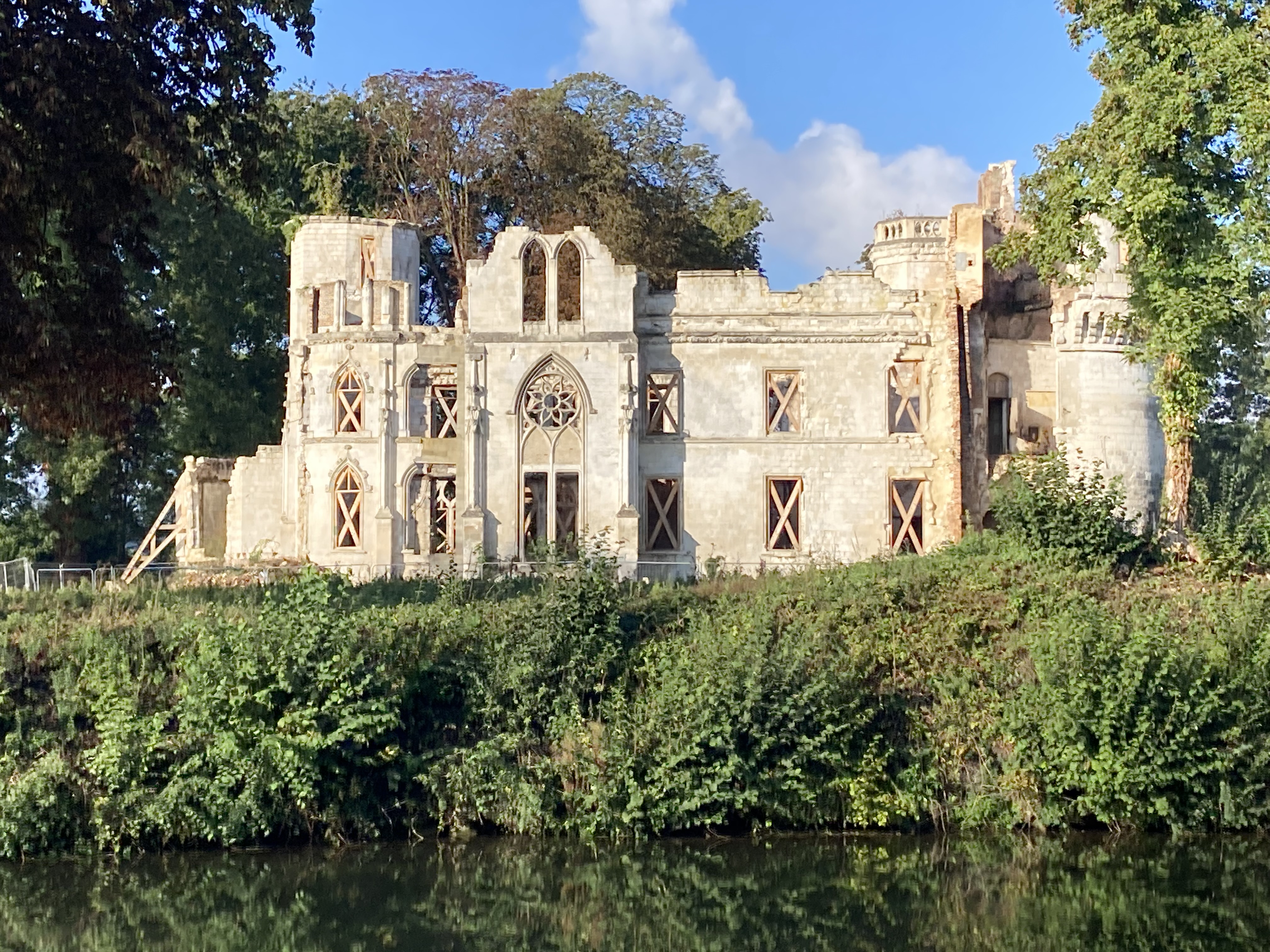 Vue du château depuis la péniche