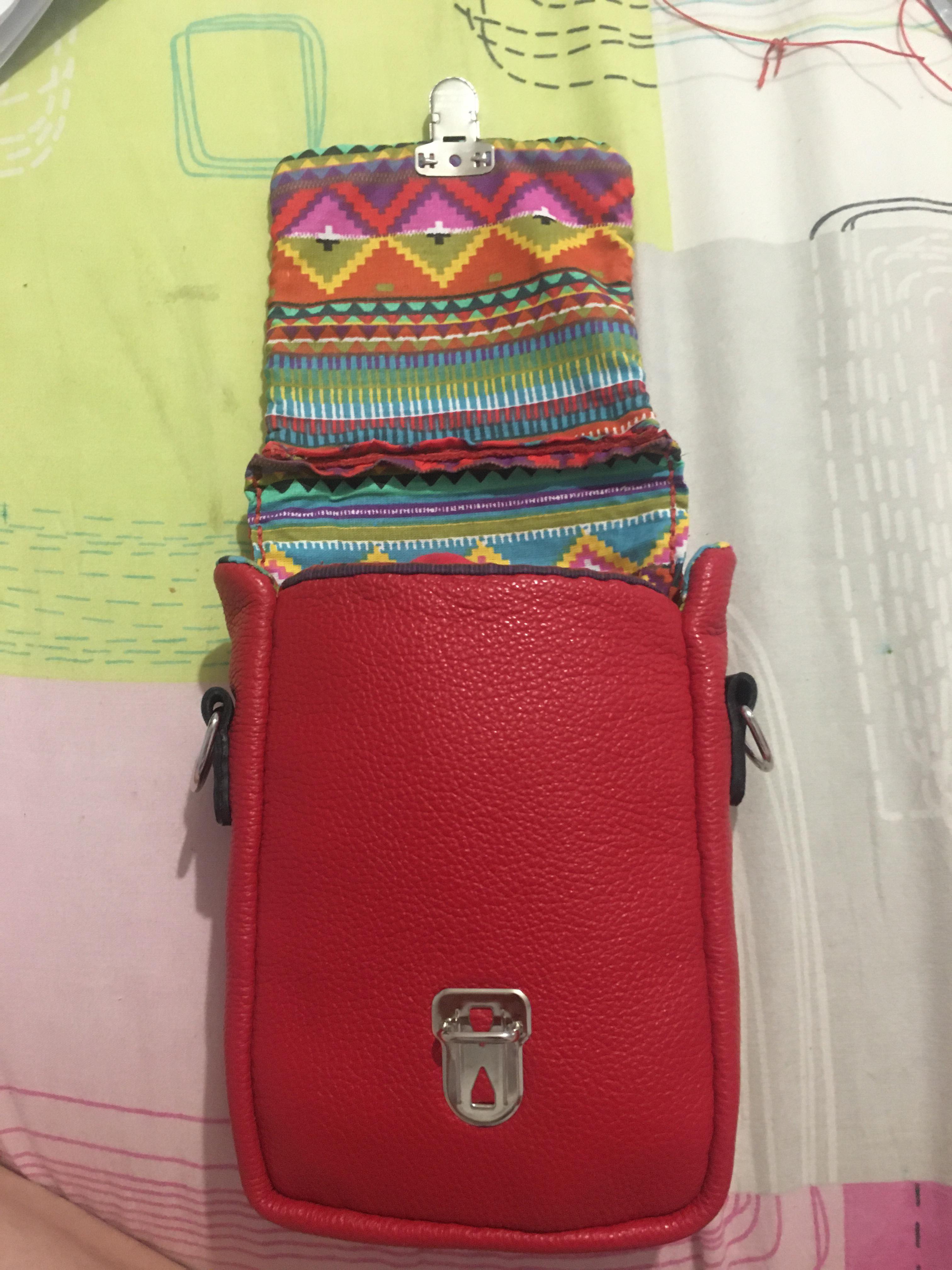 Pochette rouge