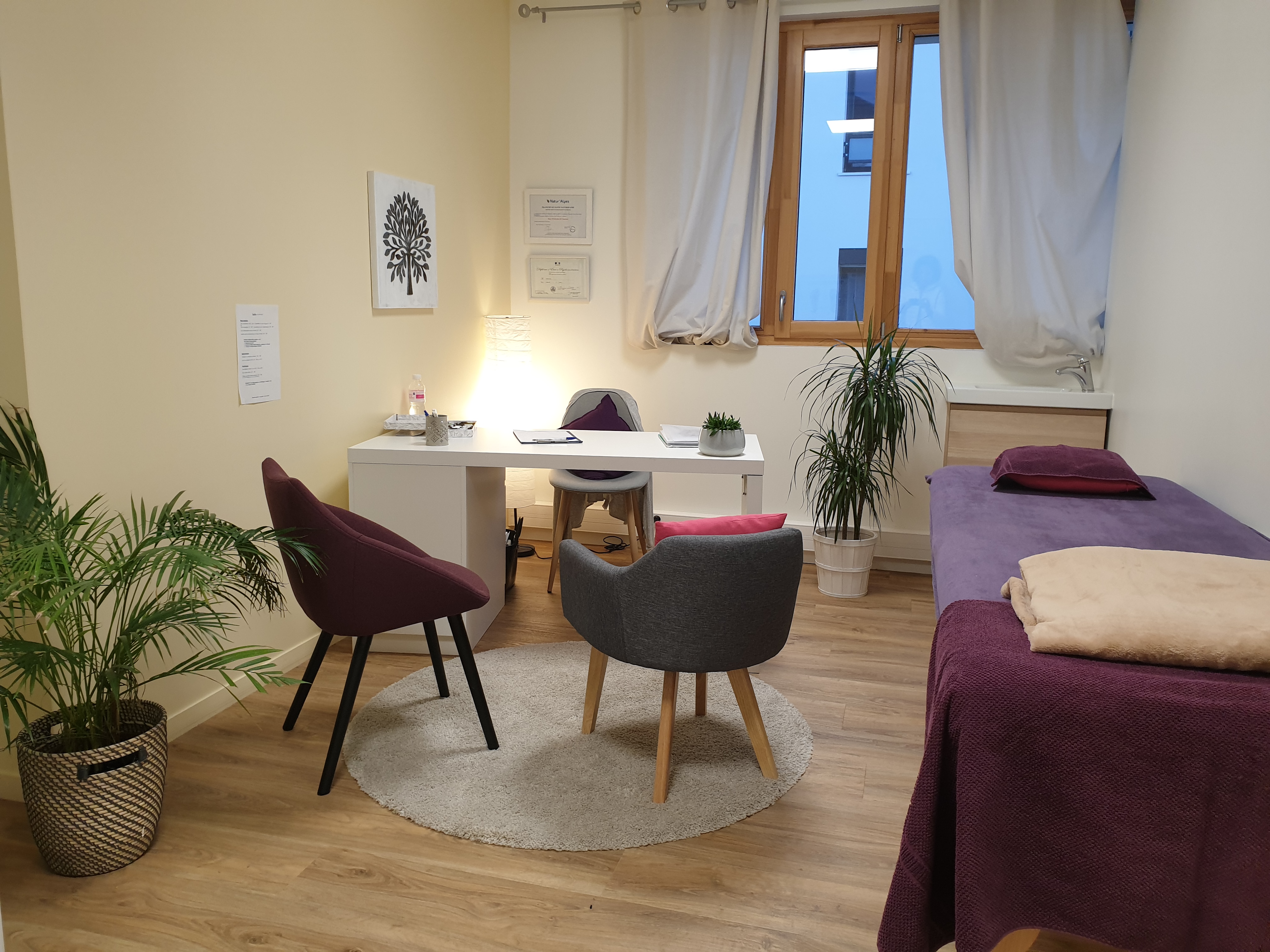 Photo-cabinet-massage-charlotte-ingelbach-naturopathe-voiron