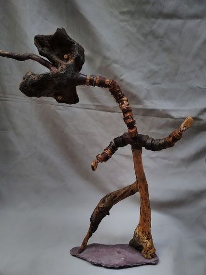 EOCHAID - Esprit de la Forêt
Stauette articulée en bois 
Socle lauze du Mercantour 